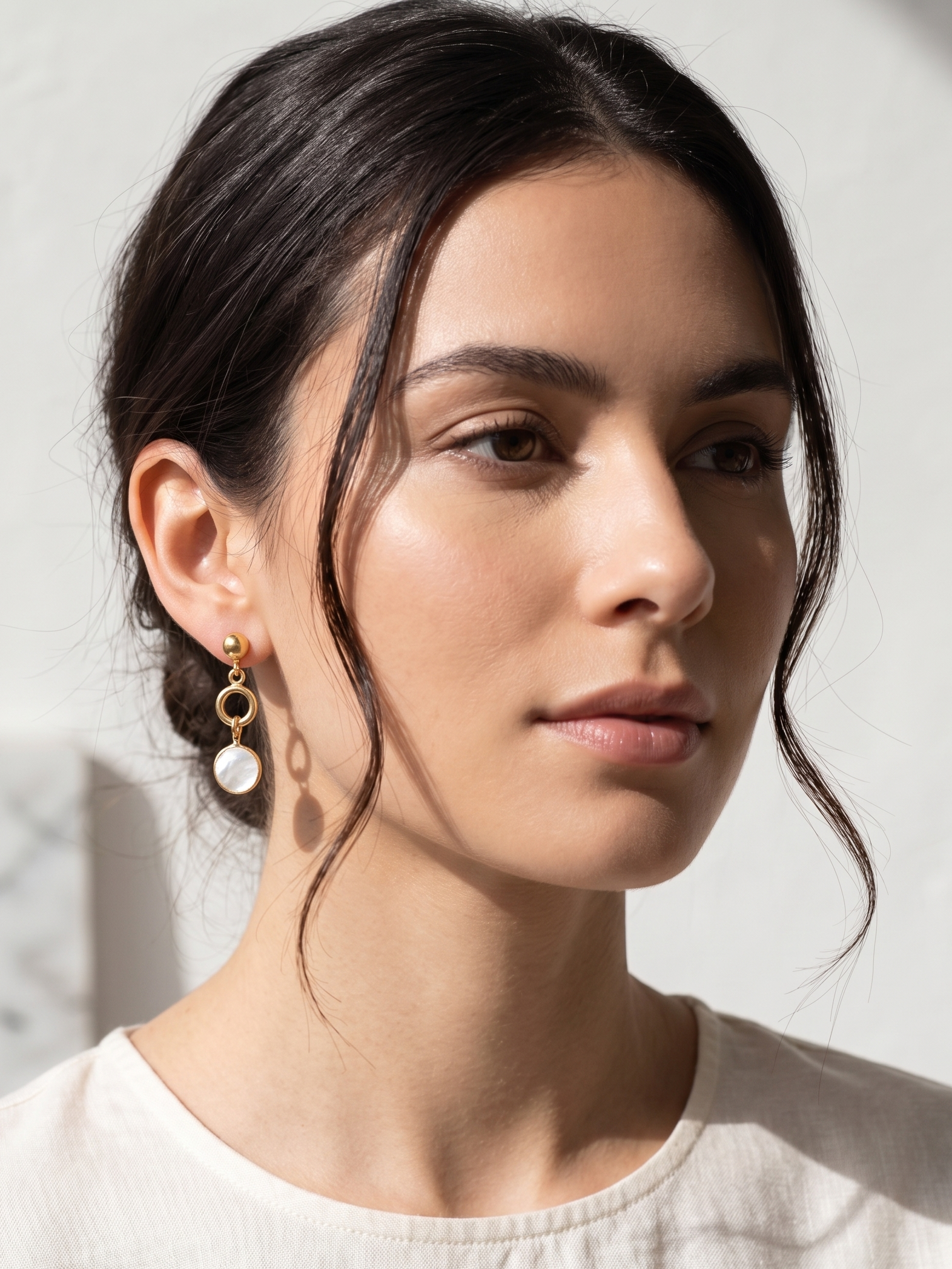 haes - Mother of Pearl Round Stud Danglers
