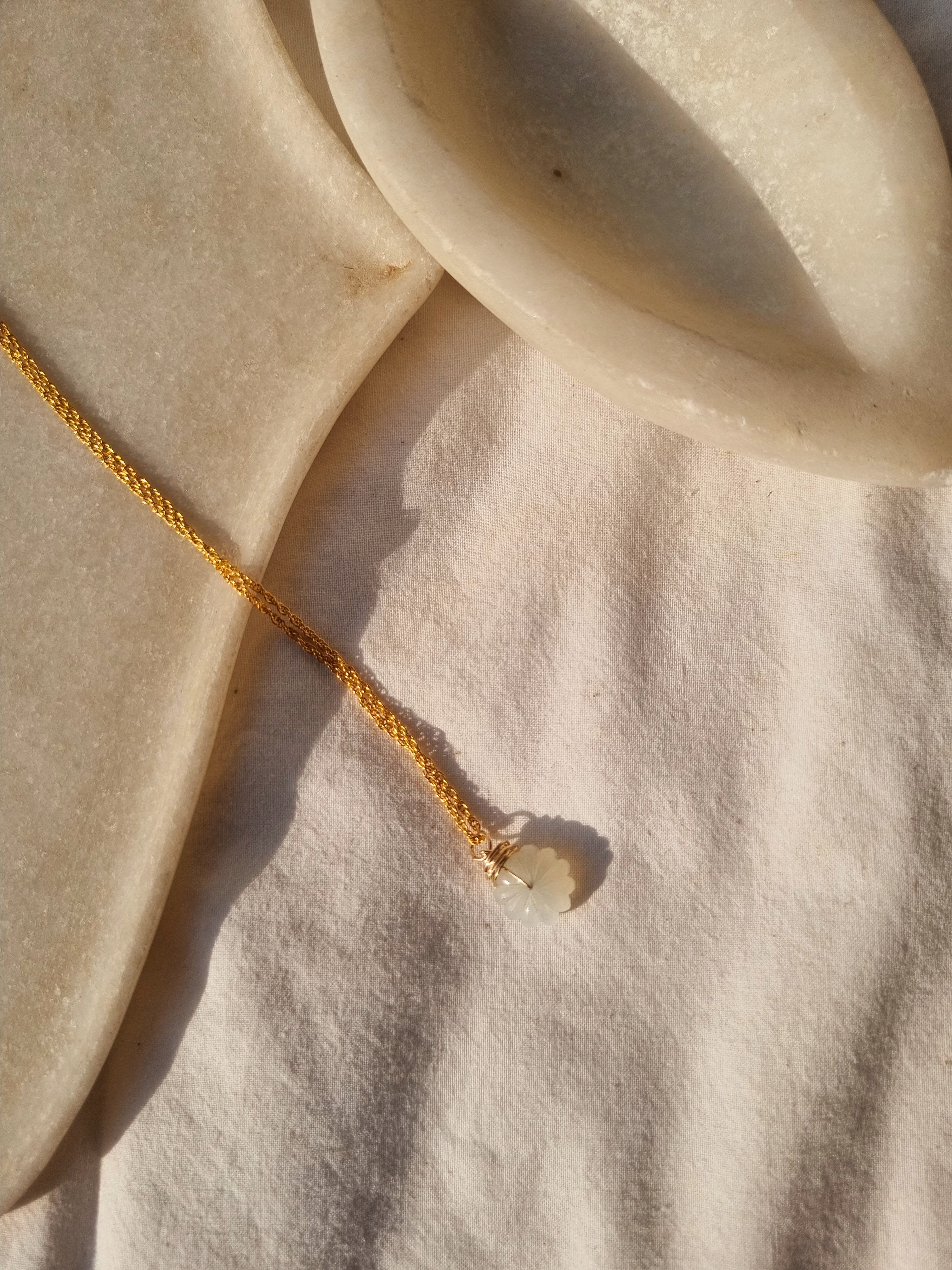 narur - White Moonstone Melon Pendant