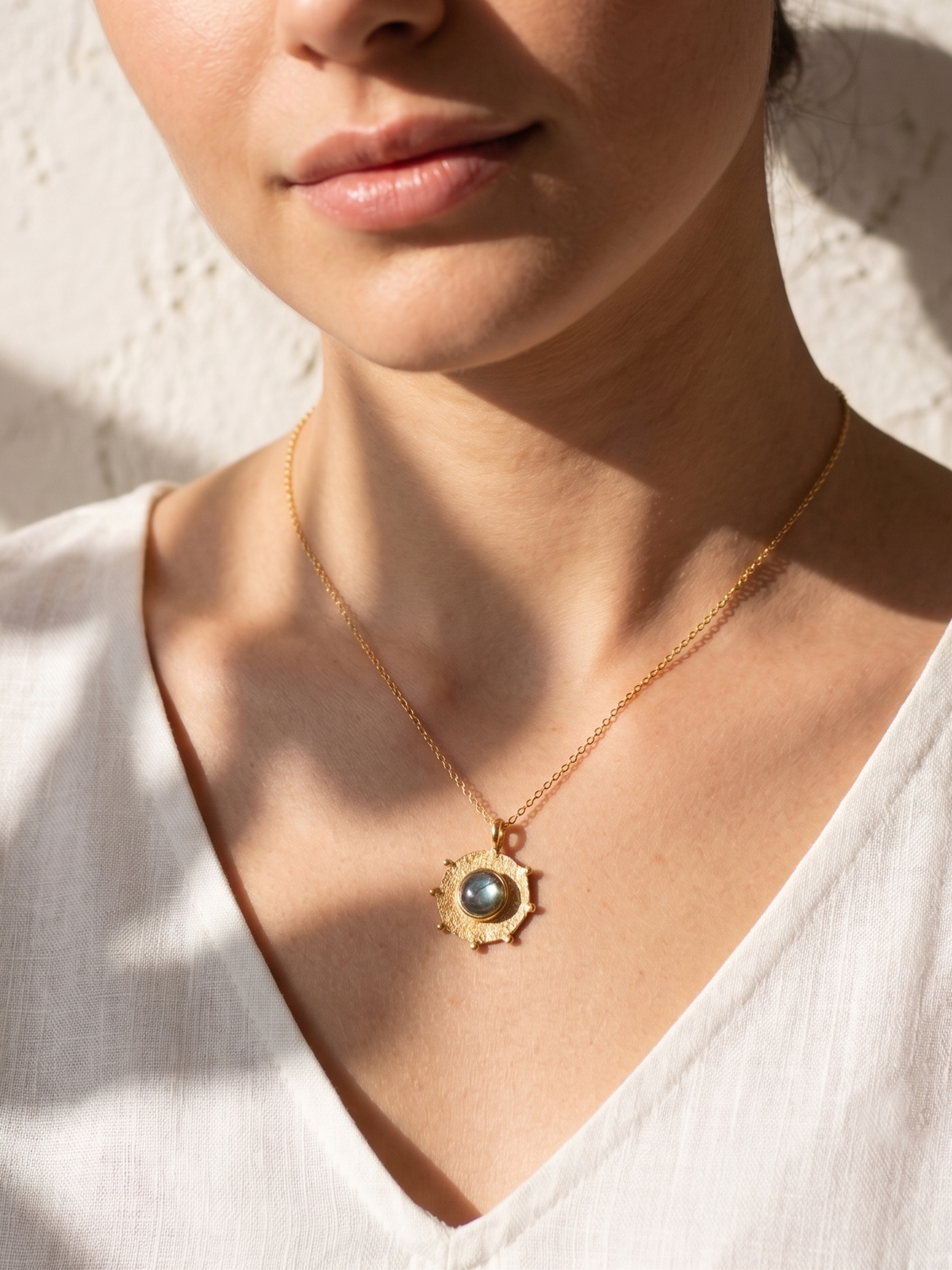 arka - Labradorite Halo Pendant