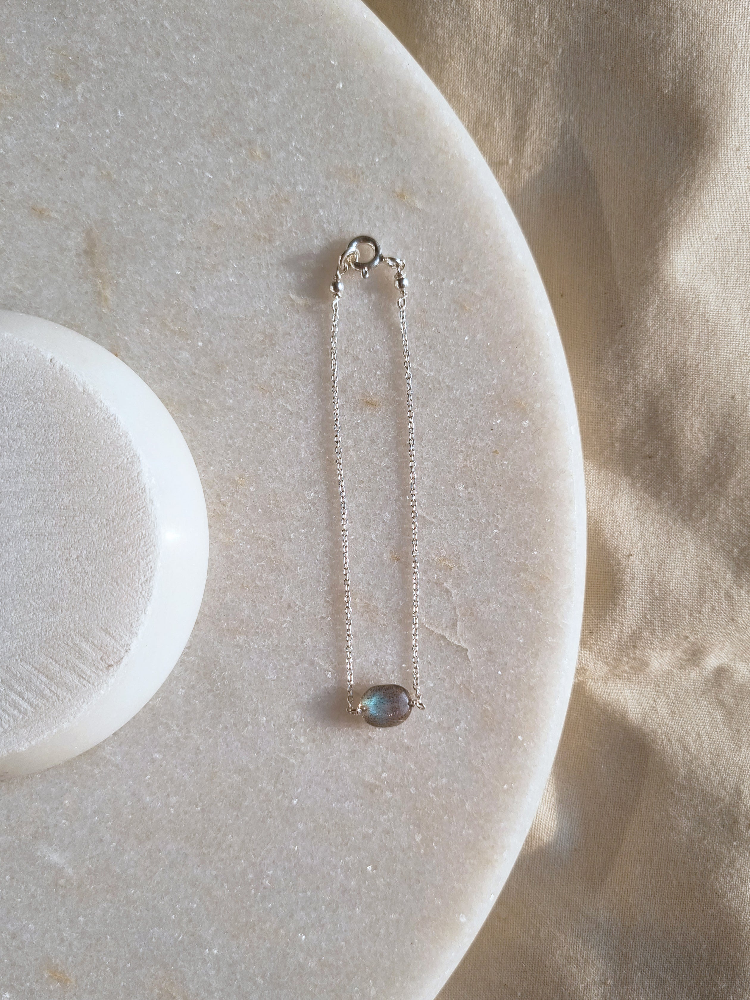 kesya- Labradorite Oval Bracelet
