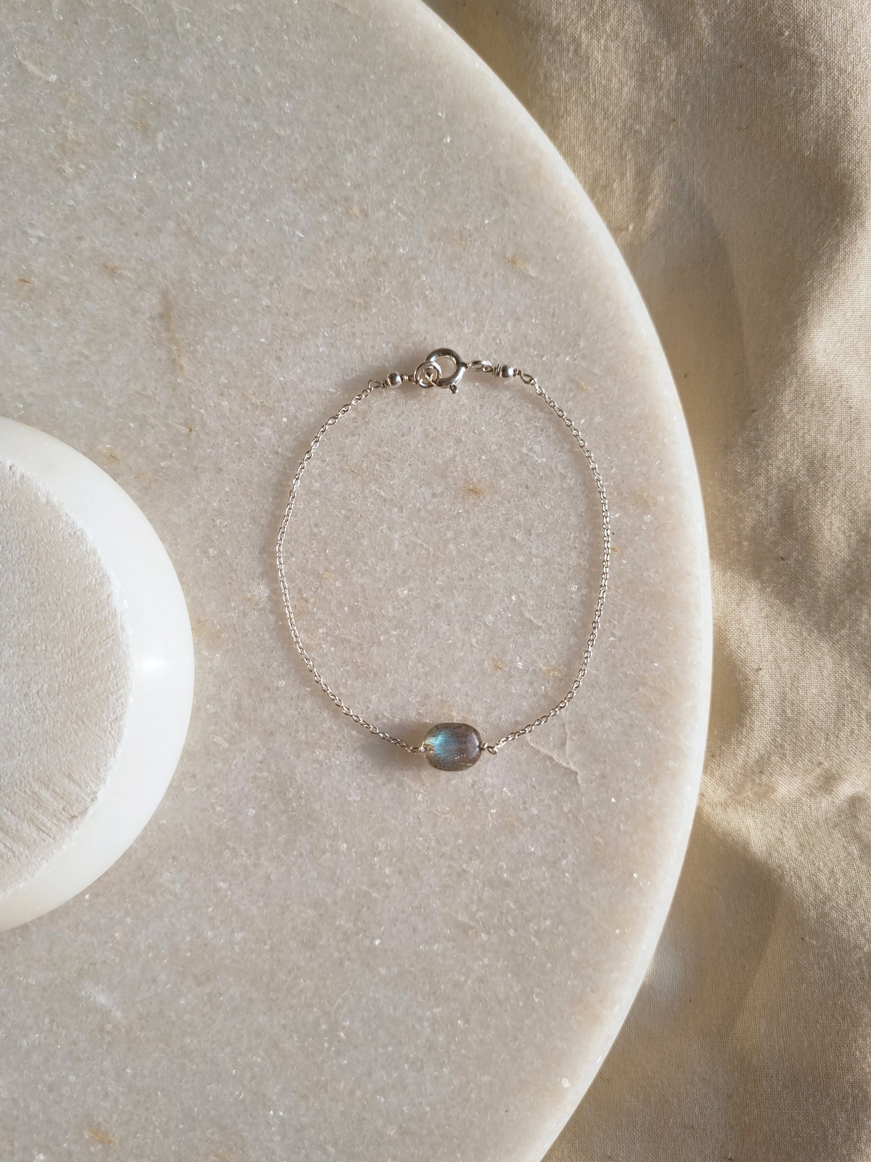 kesya- Labradorite Oval Bracelet
