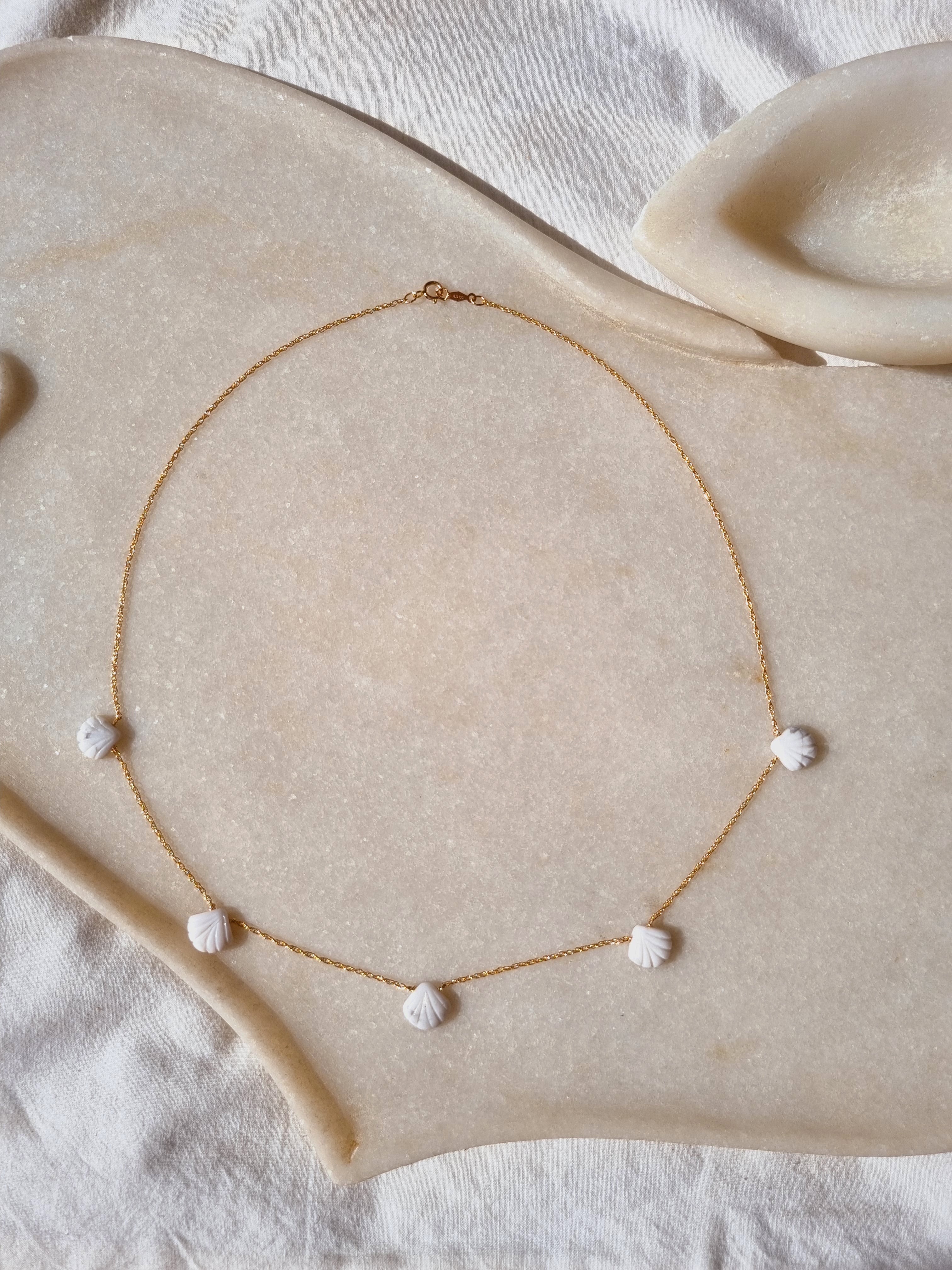 sinkha - Howlite Shell Choker