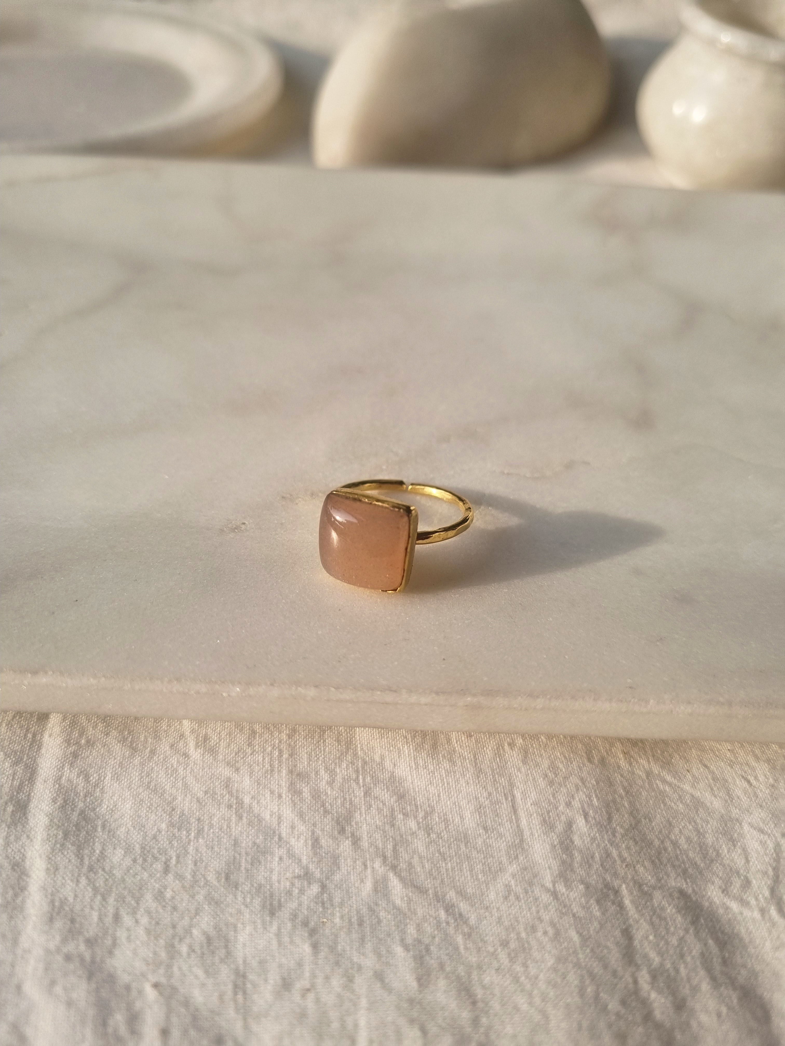 vasa - Peach Moonstone Helix Ring