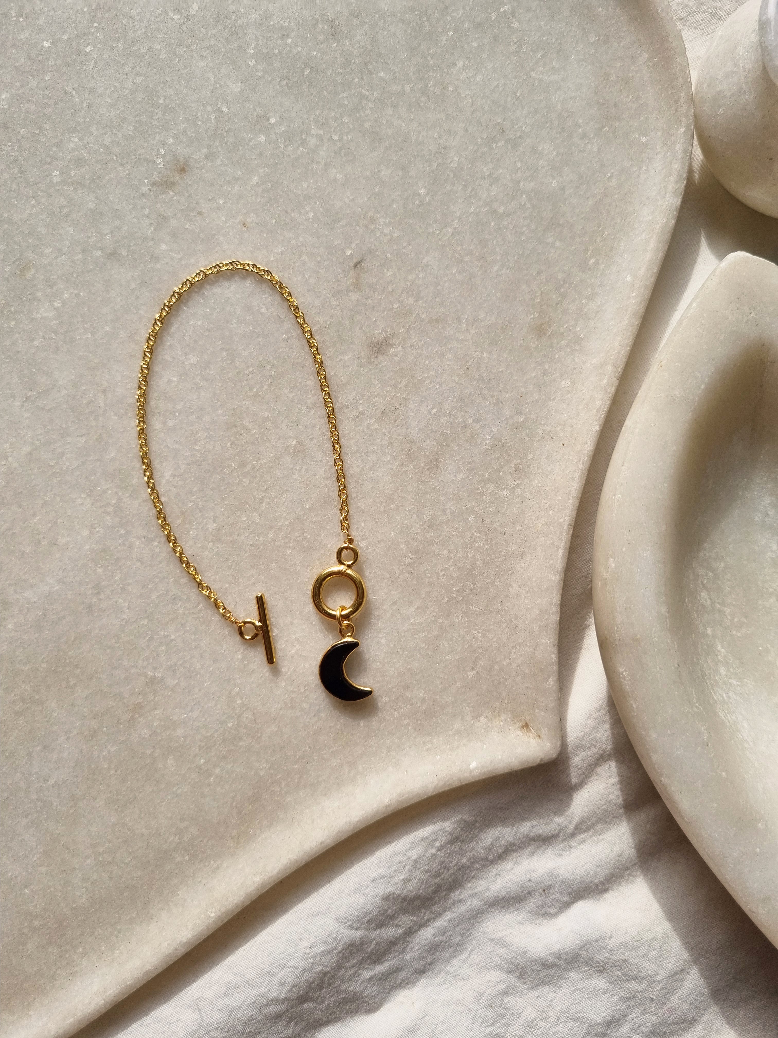 asraya - Black Onyx Luna Toggle Bracelet