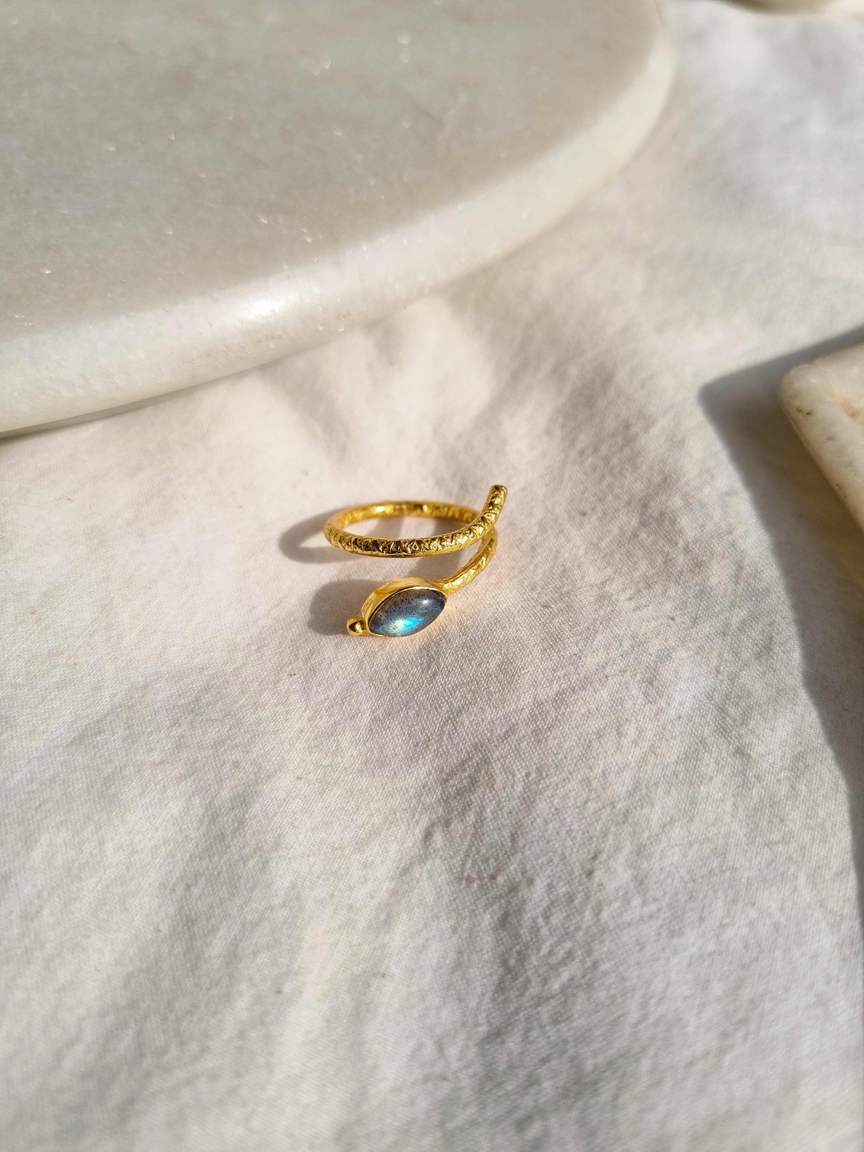 snake ring- Labradorite