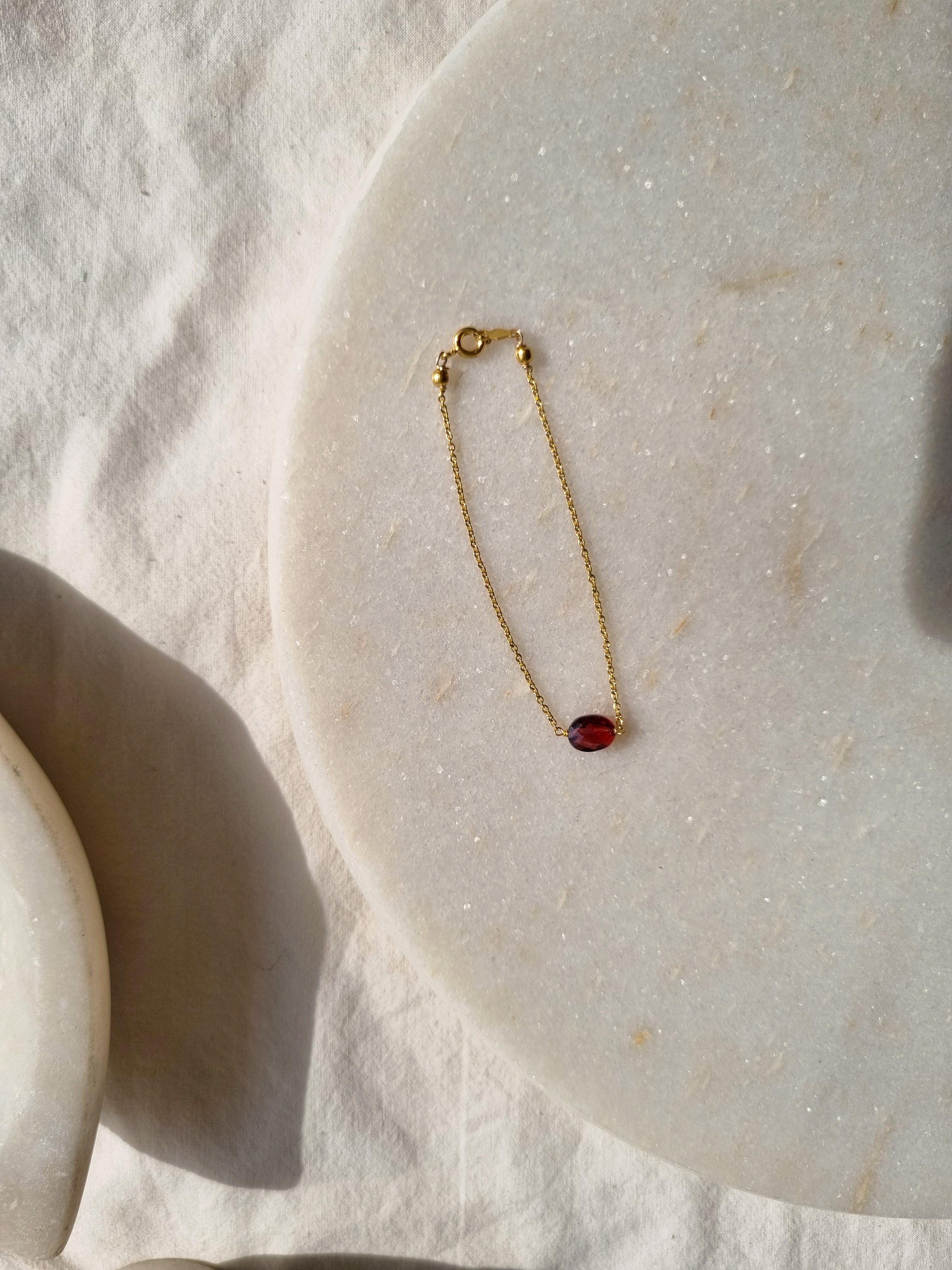kesya - Garnet Oval Bracelet