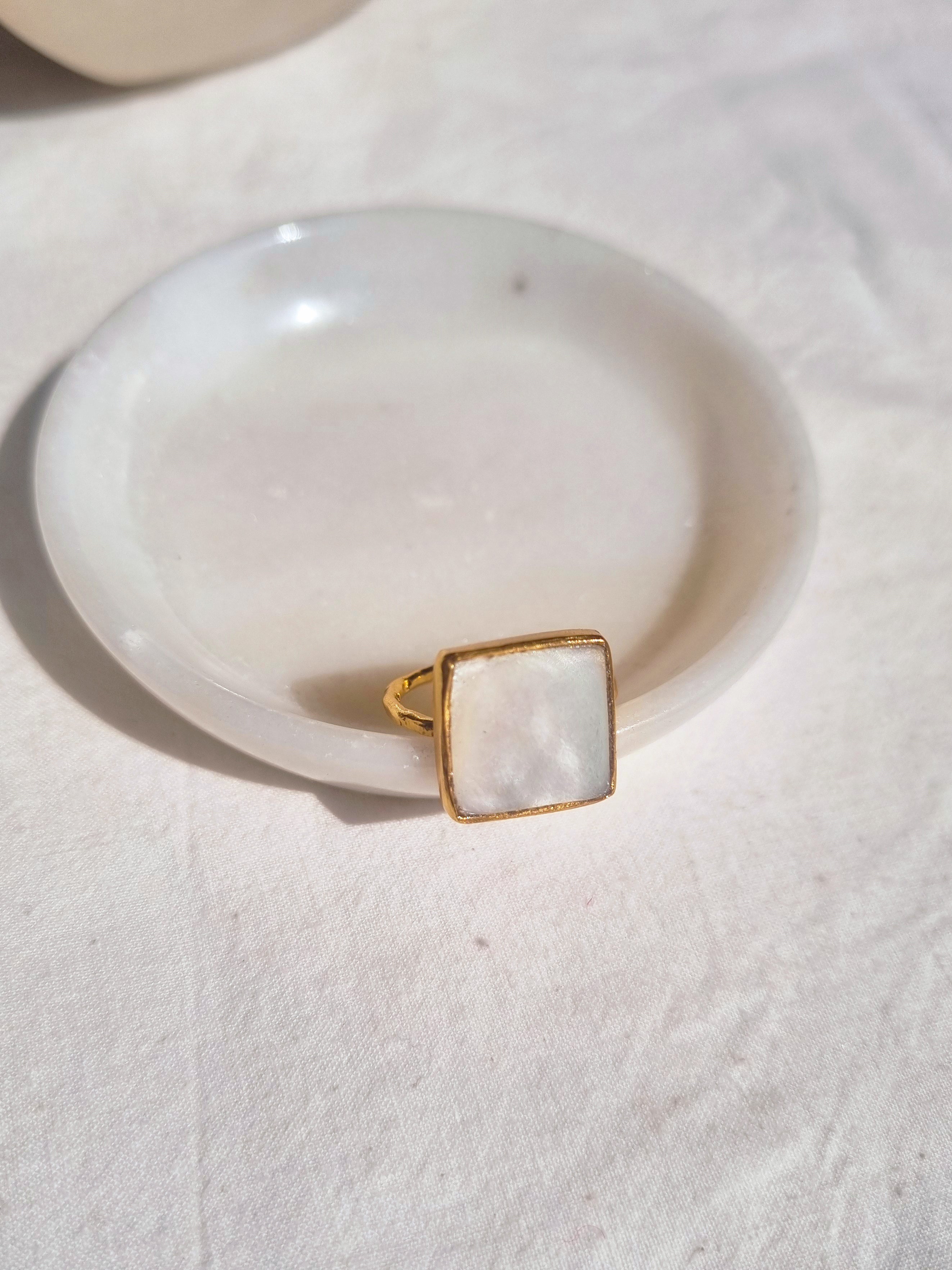 vasa - Mother of Pearl Helix Ring