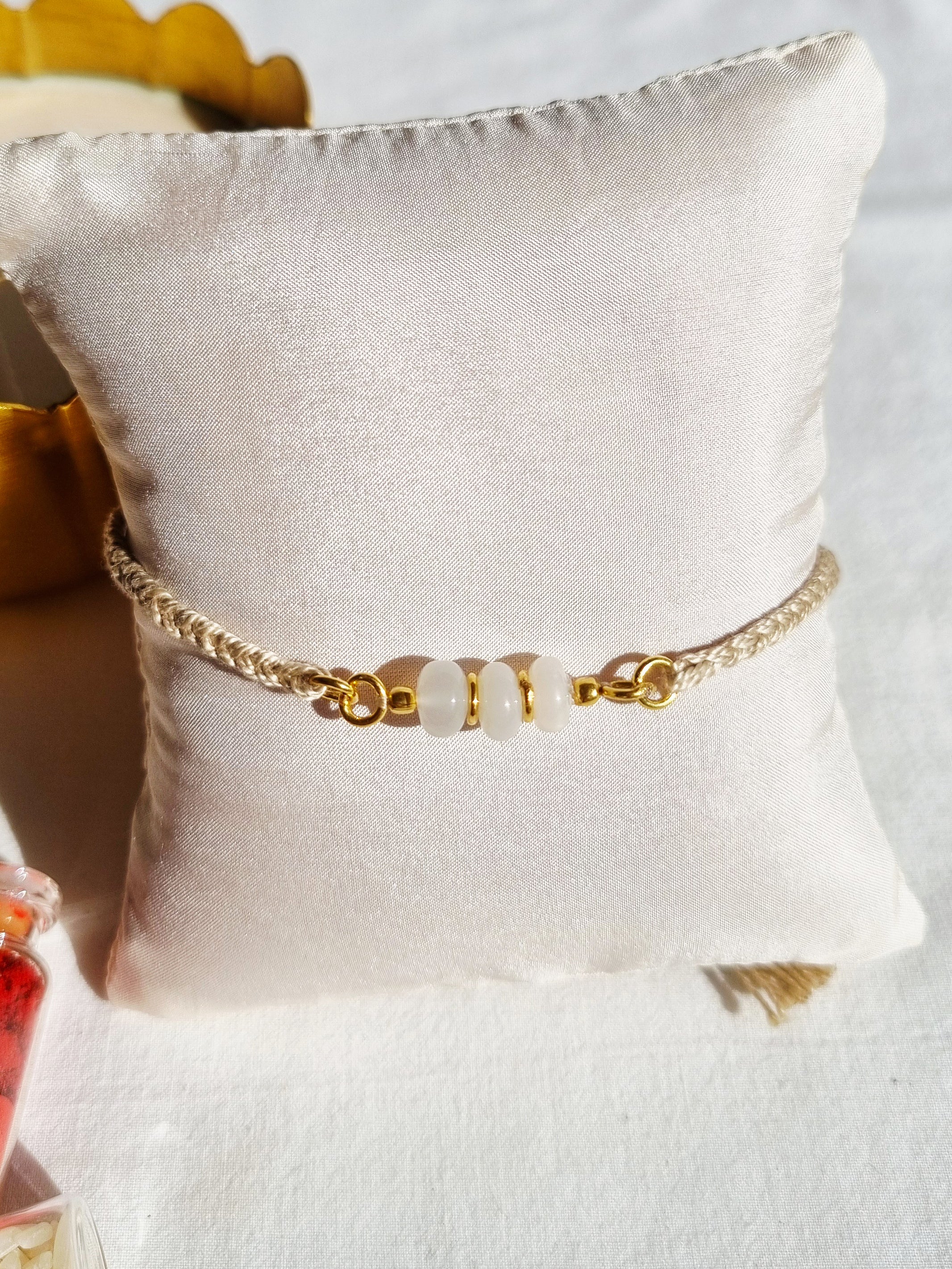 lasso - White Moonstone Baati Rakhi