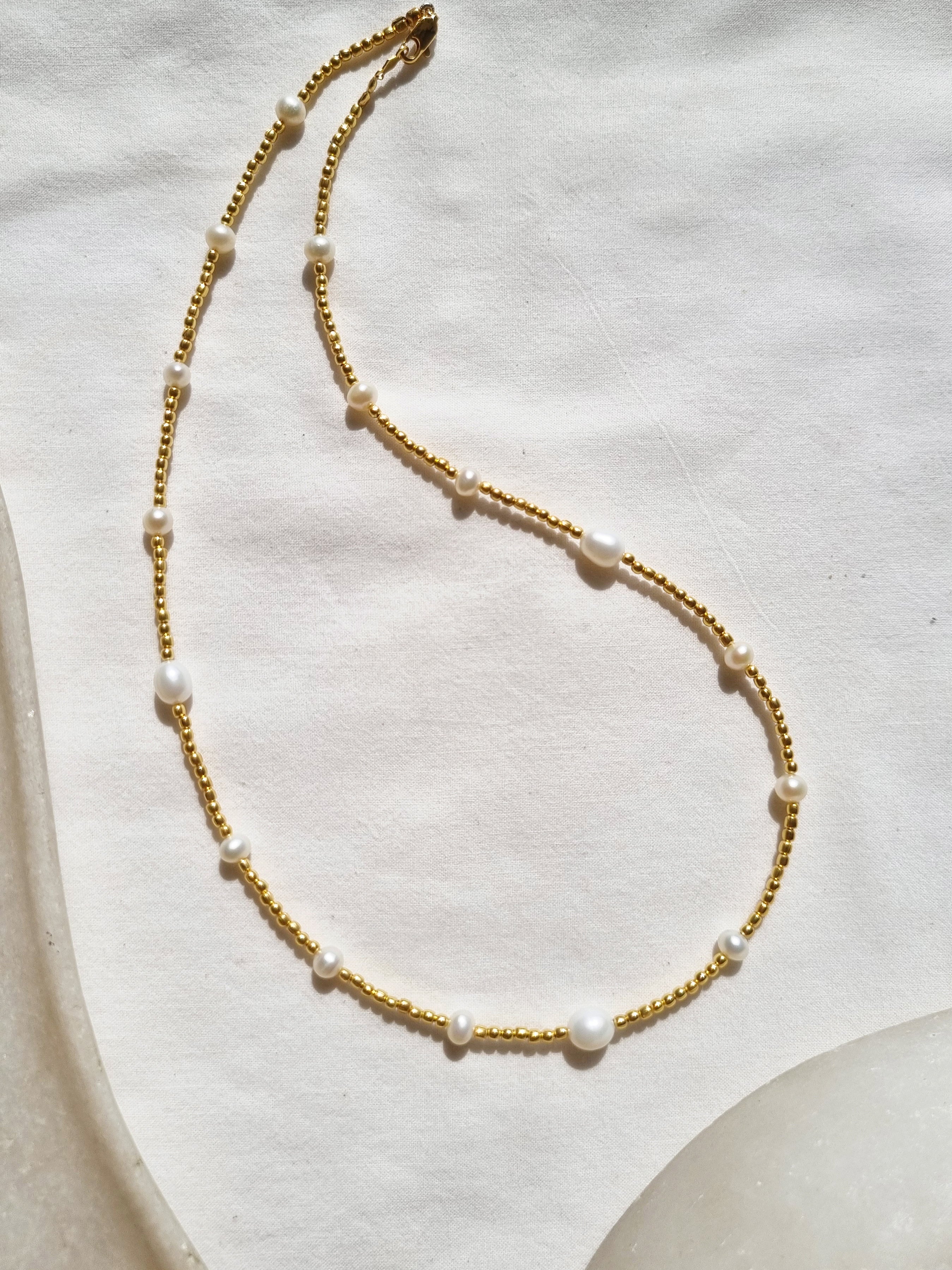 aveti - Pearl Boho Golden Bead choker