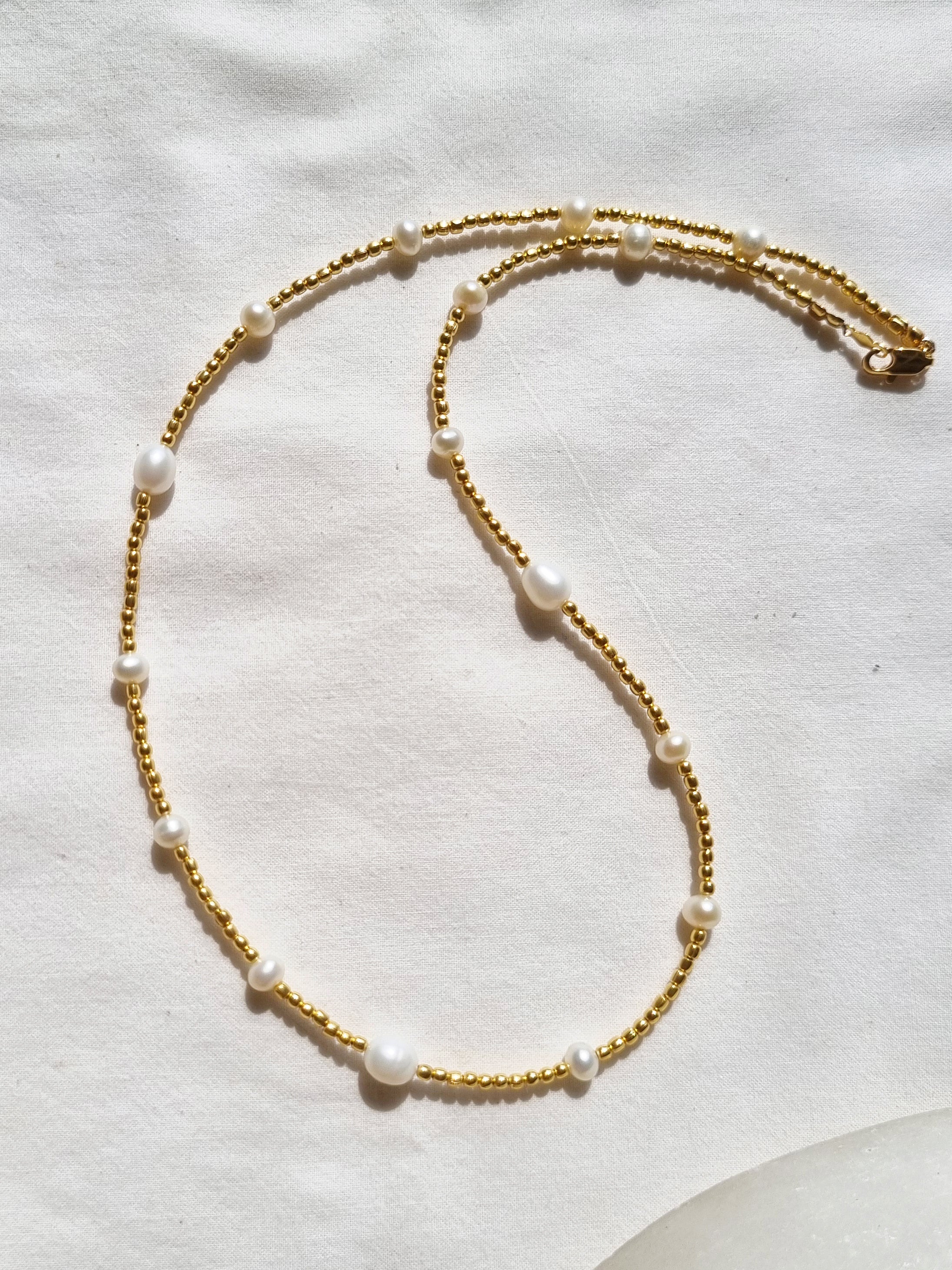aveti - Pearl Boho Golden Bead choker