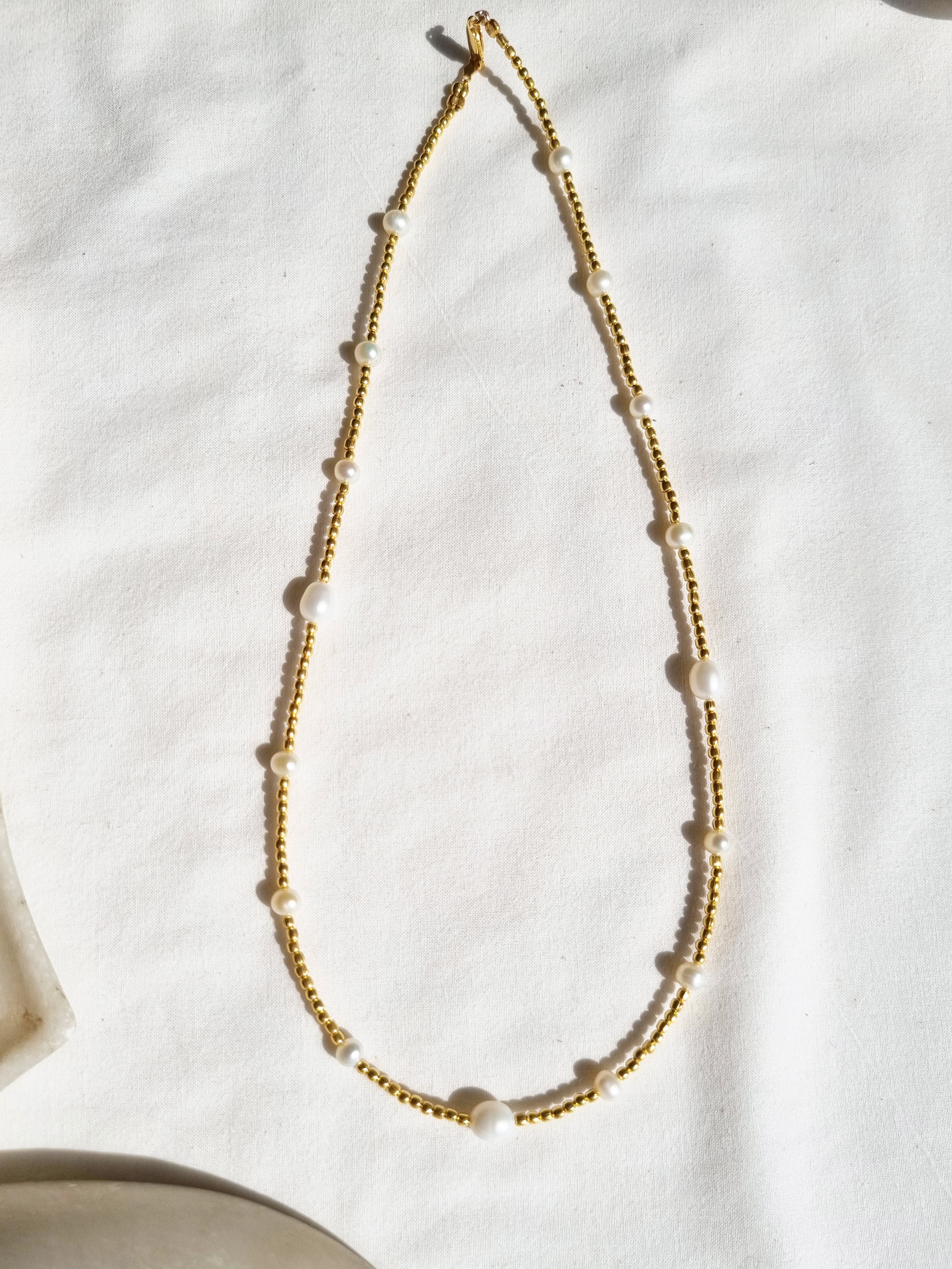 aveti - Pearl Boho Golden Bead choker