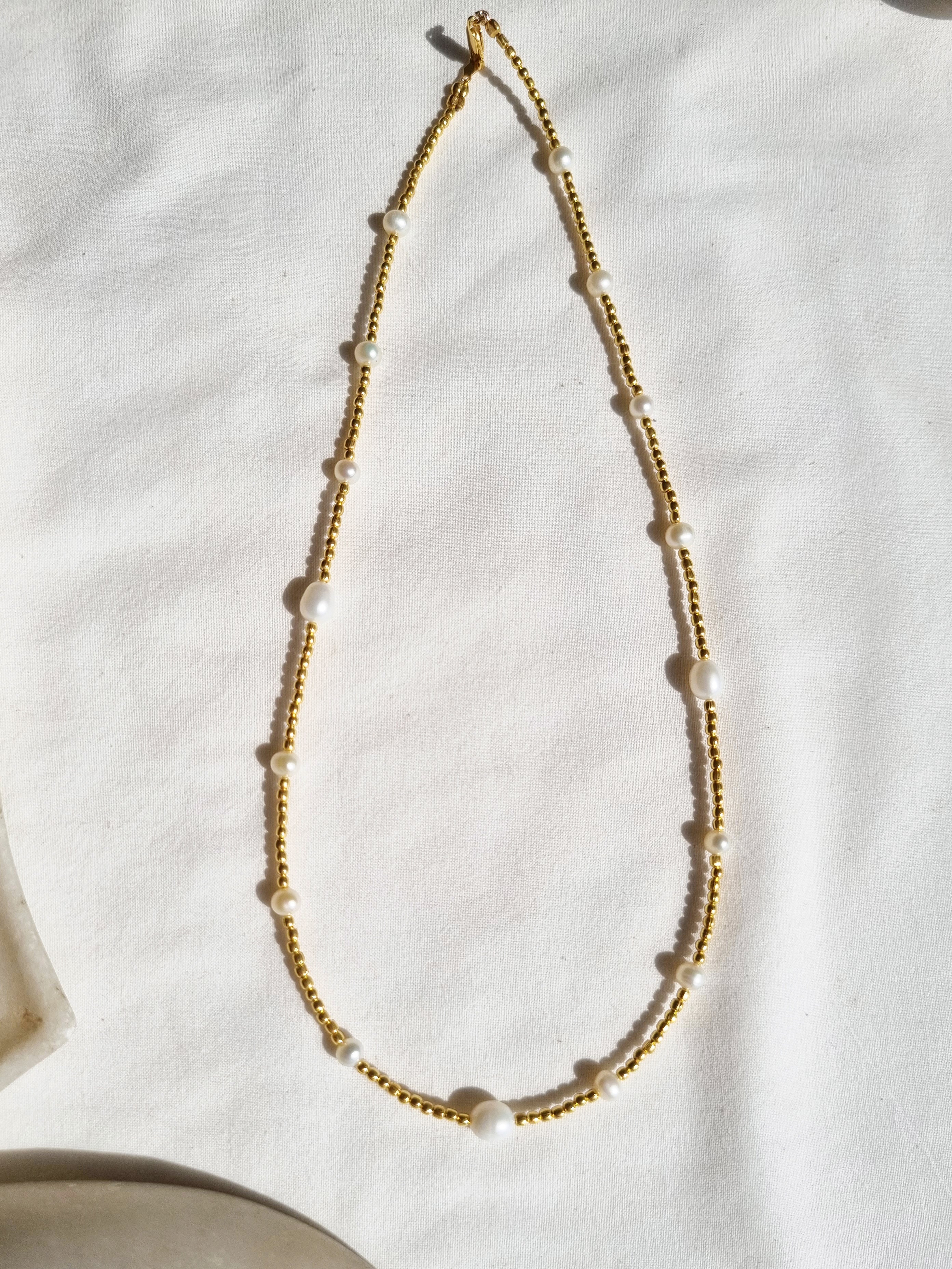 aveti - Pearl Boho Golden Bead choker