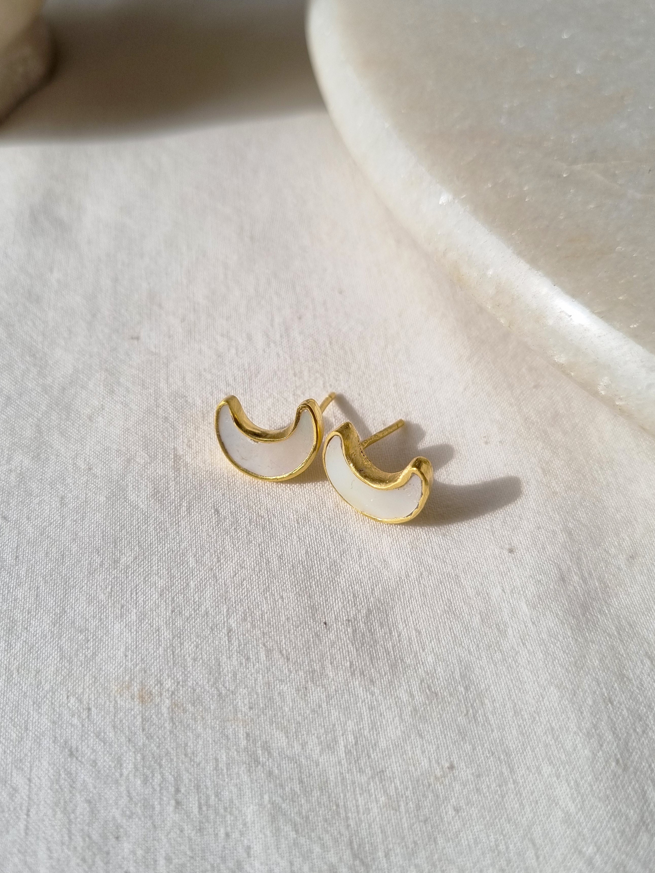 araya - Mother of Pearl Luna Studs