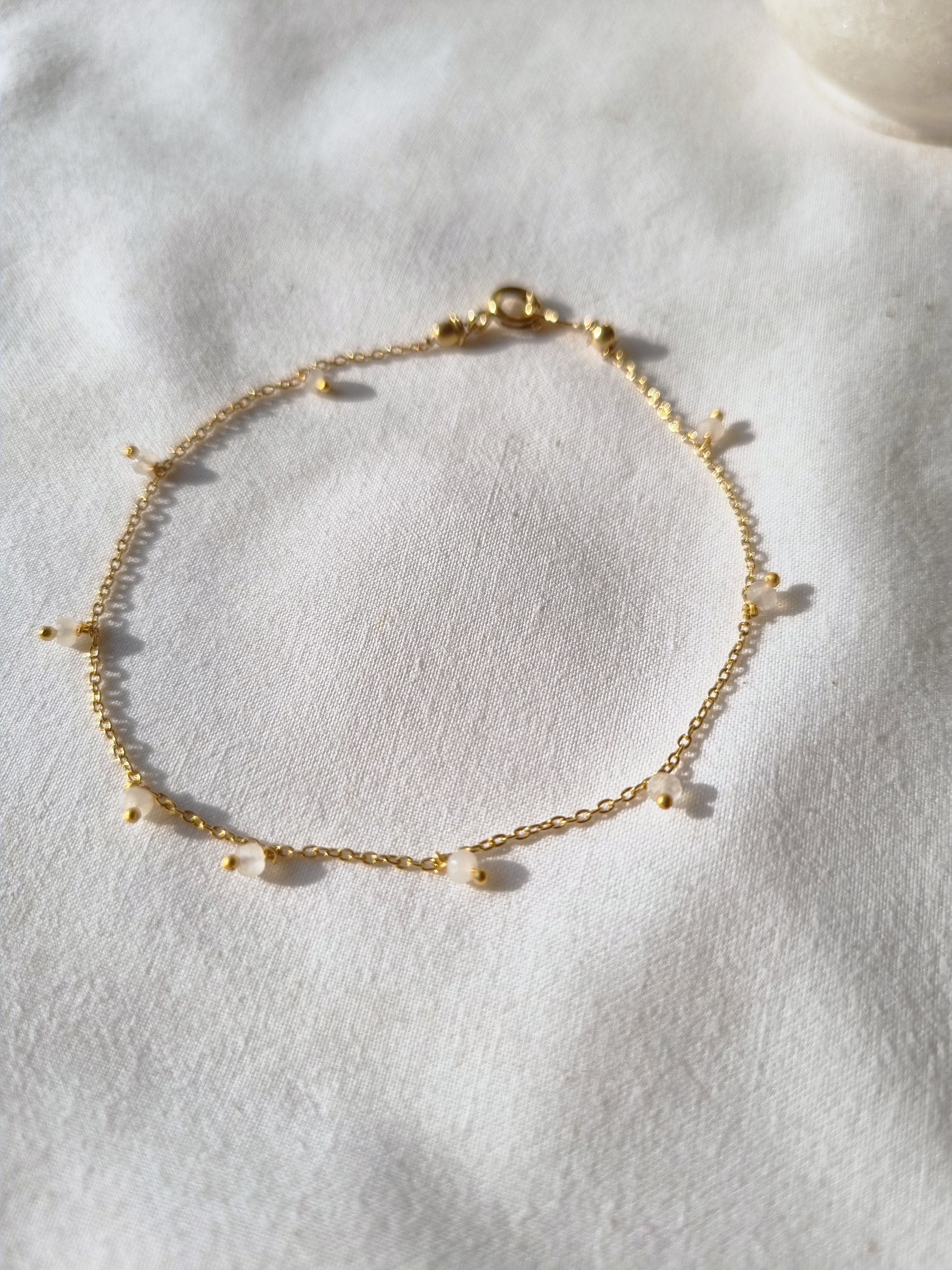 apiti - White Moonstone Baati Drop Bracelet