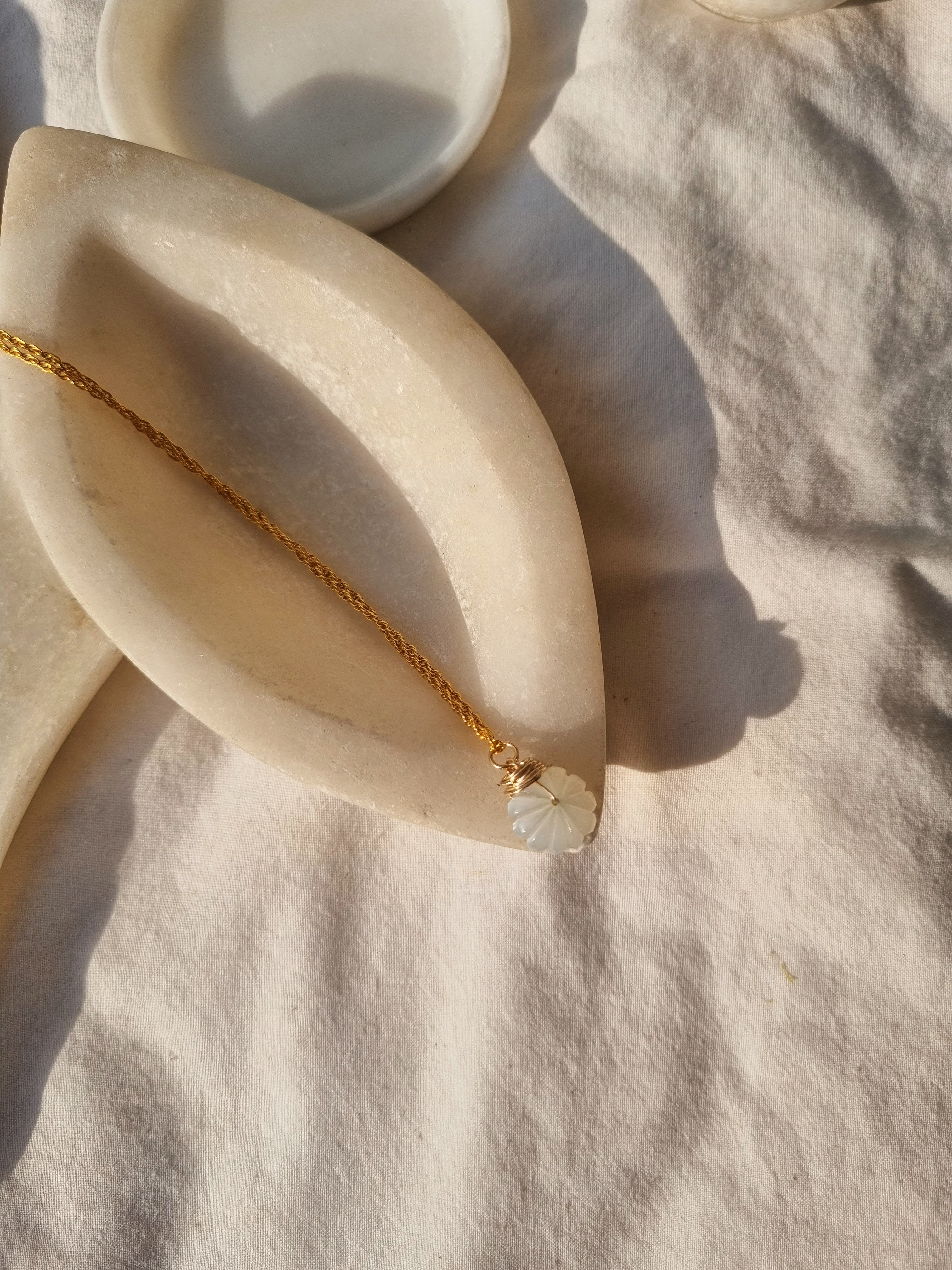 narur - White Moonstone Melon Pendant