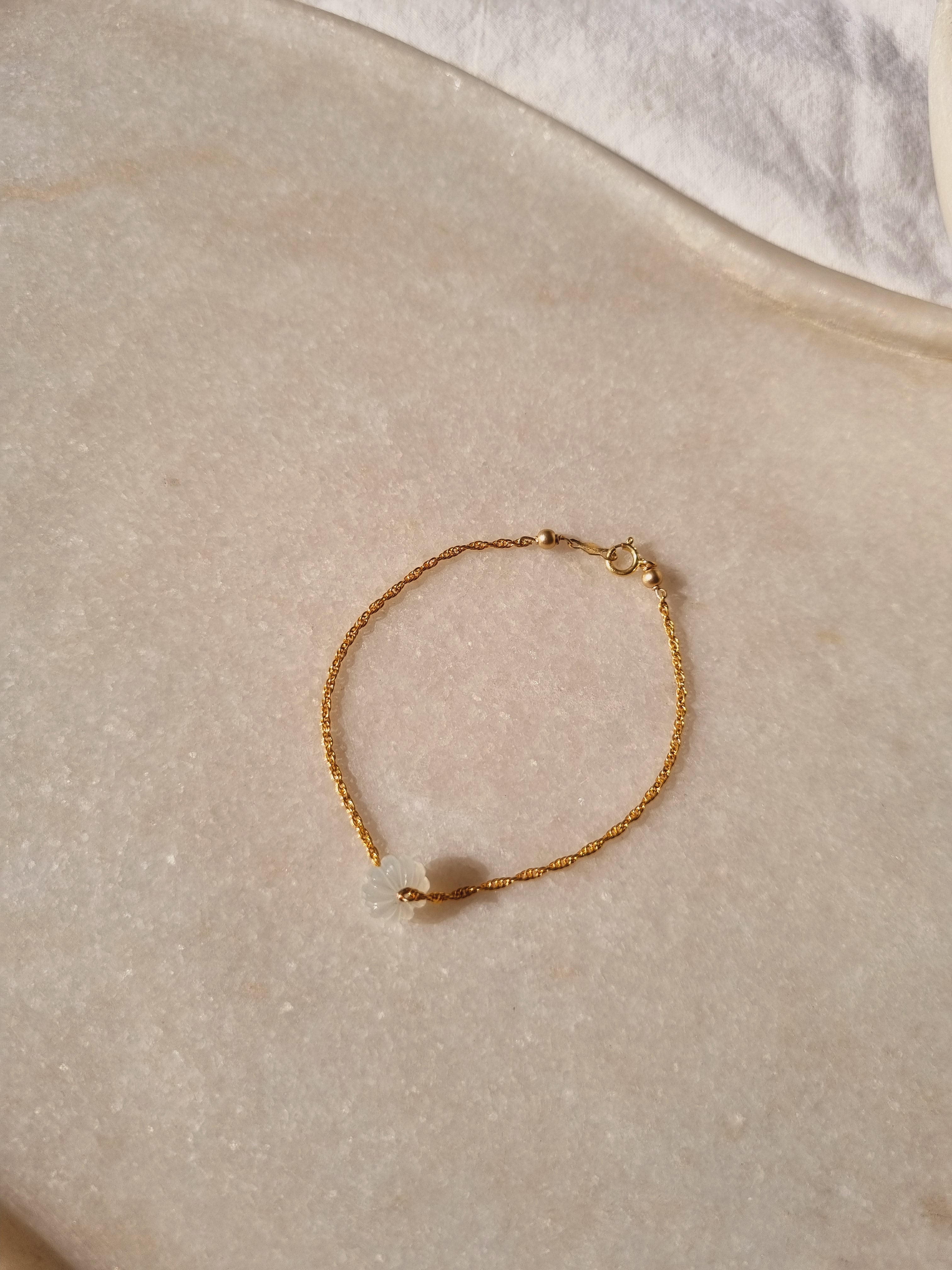 naru- White Moonstone Melon Bracelet