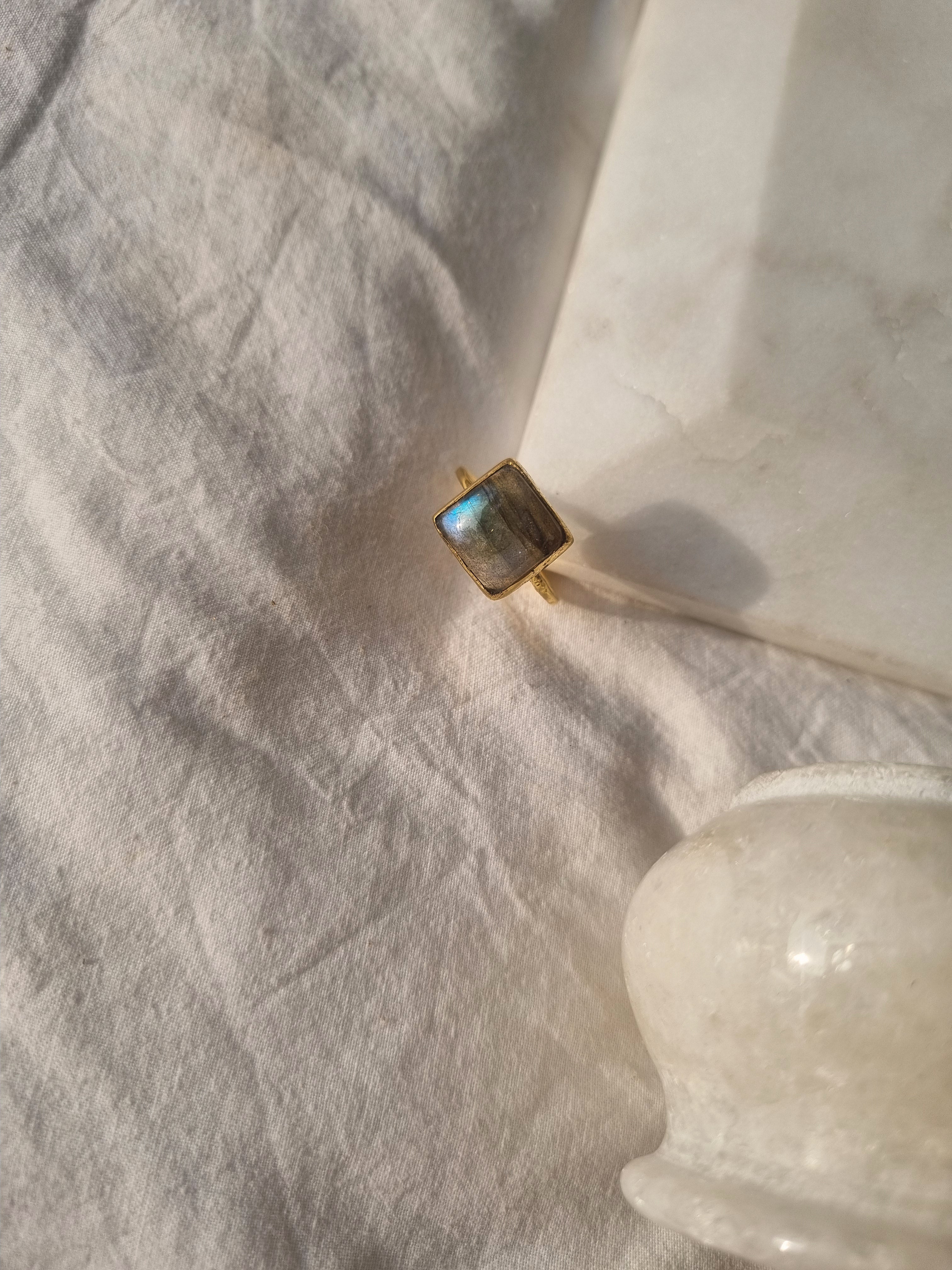 vasa - Labradorite Helix Ring