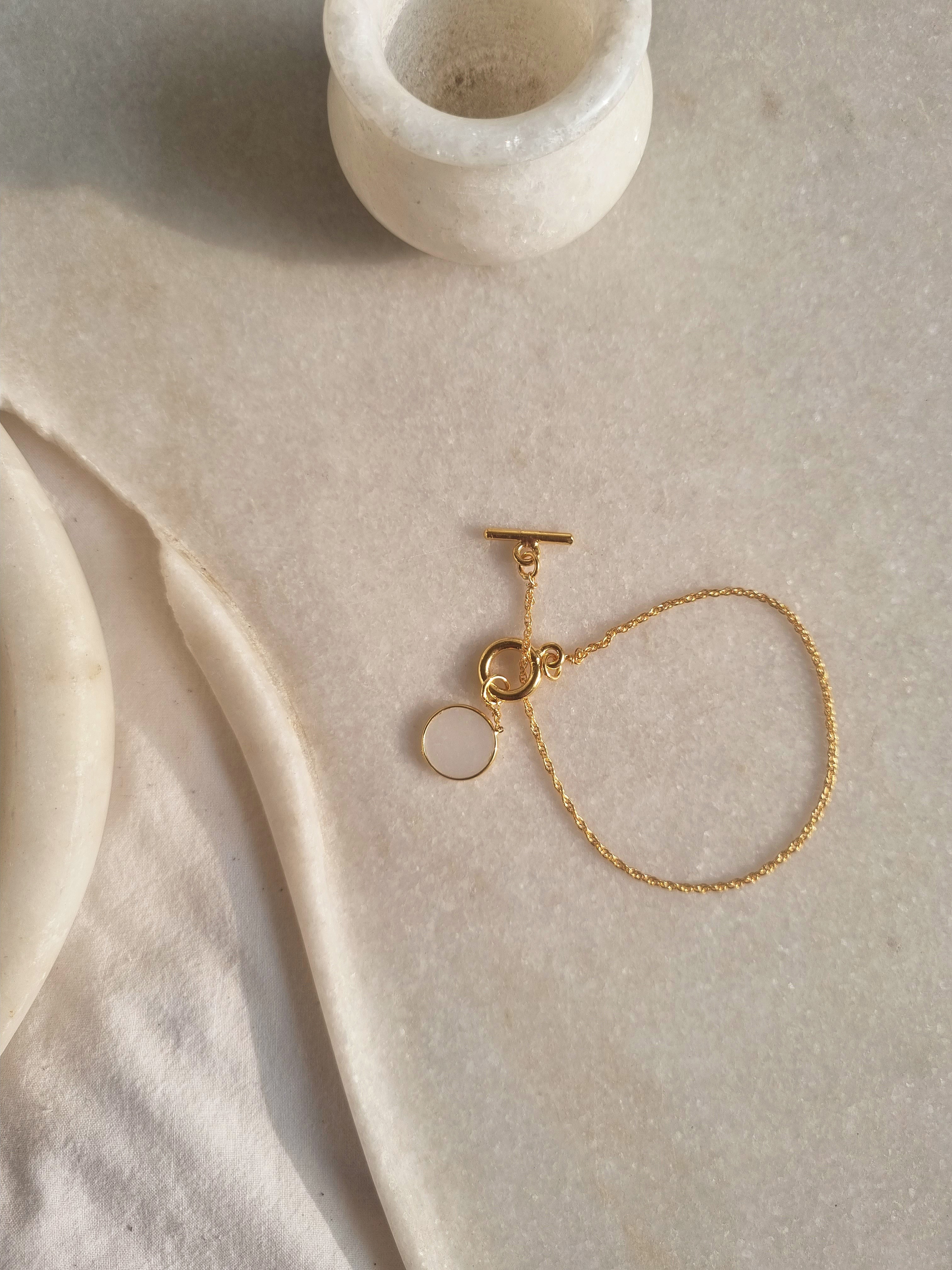 haas - White Moonstone Round Toggle Bracelet