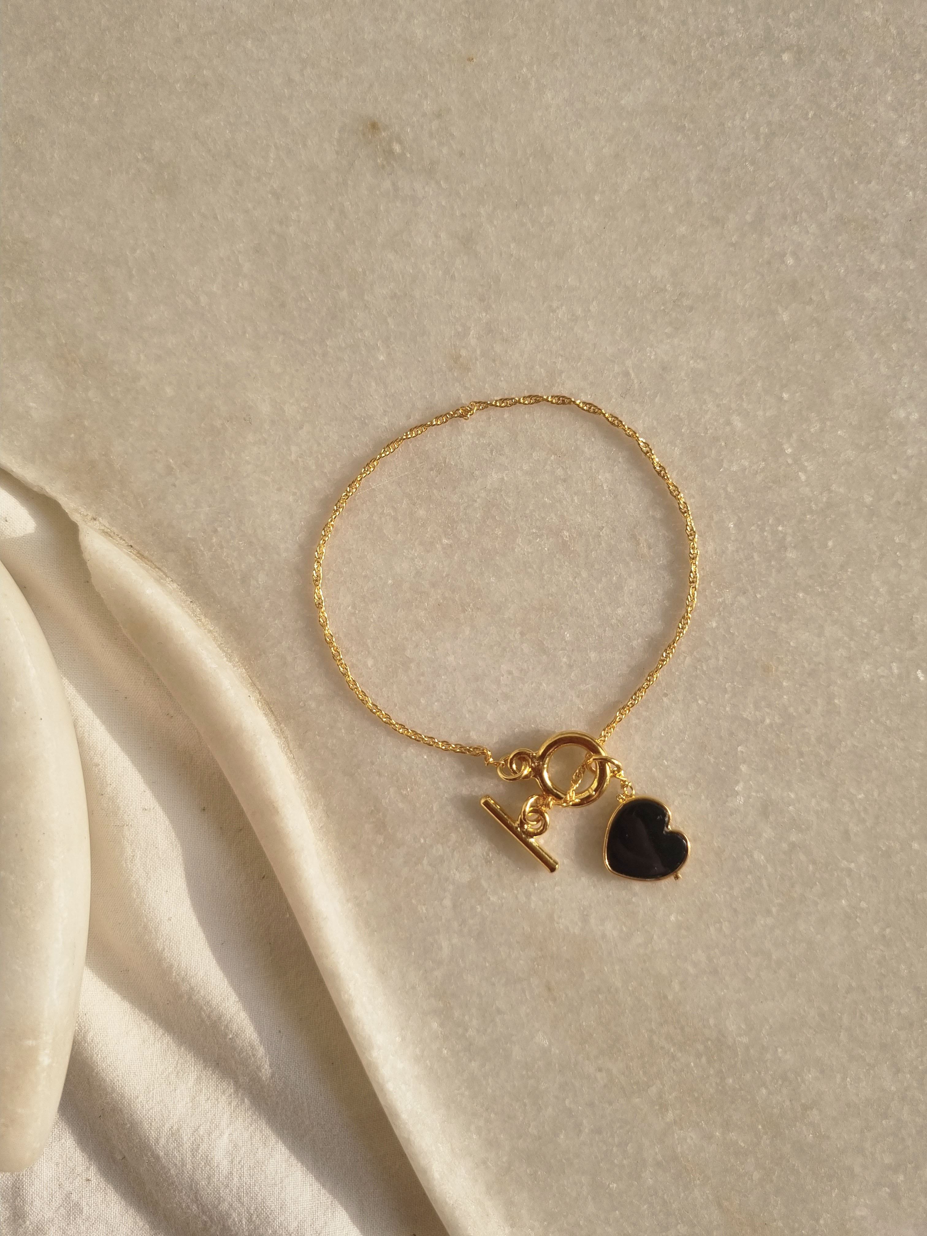 hart - Black Onyx Heart Toggle Bracelet