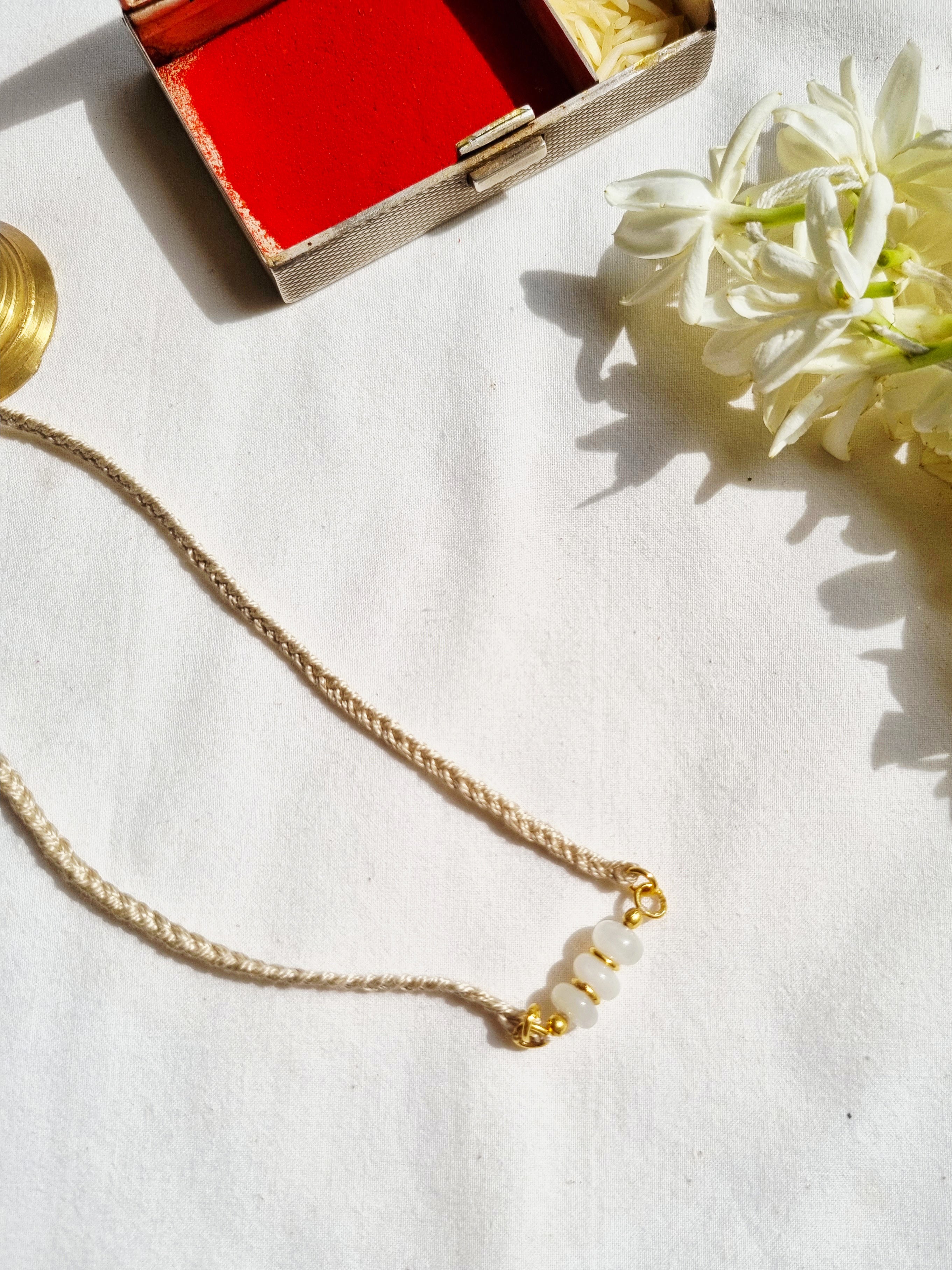 lasso - White Moonstone Baati Rakhi
