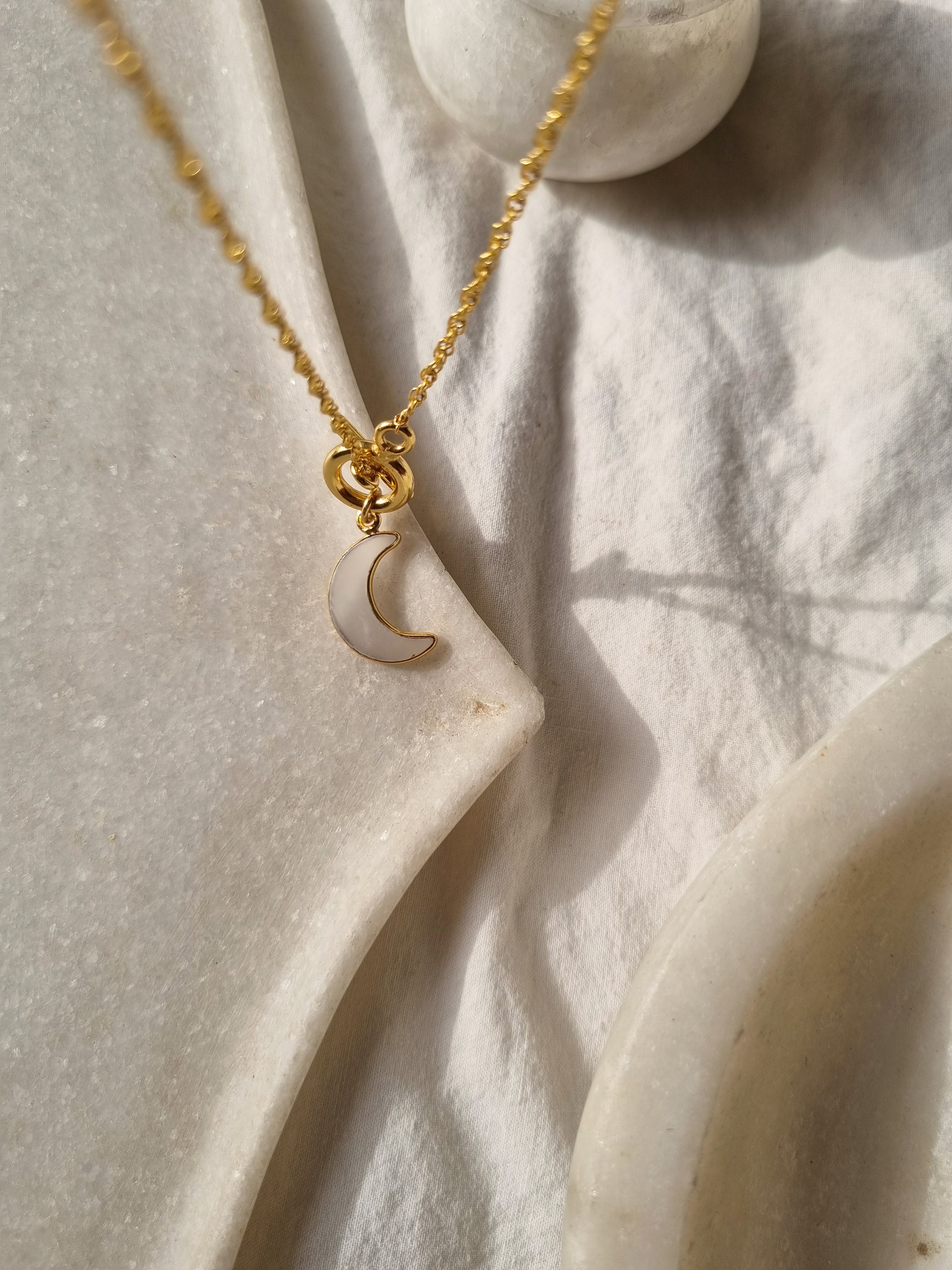 vara- White Moonstone Luna Toggle Pendant