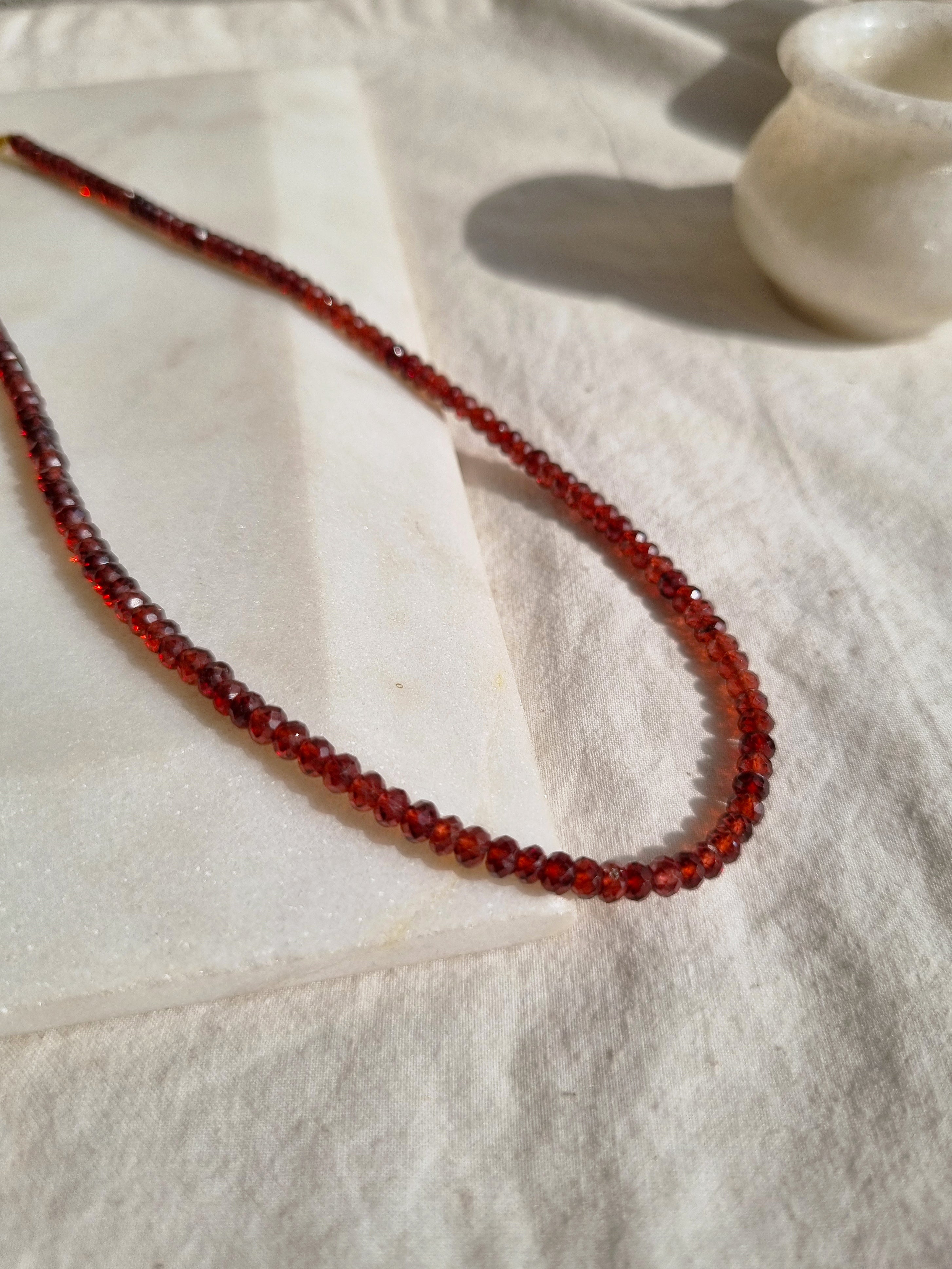 avar - Garnet Baati Strand