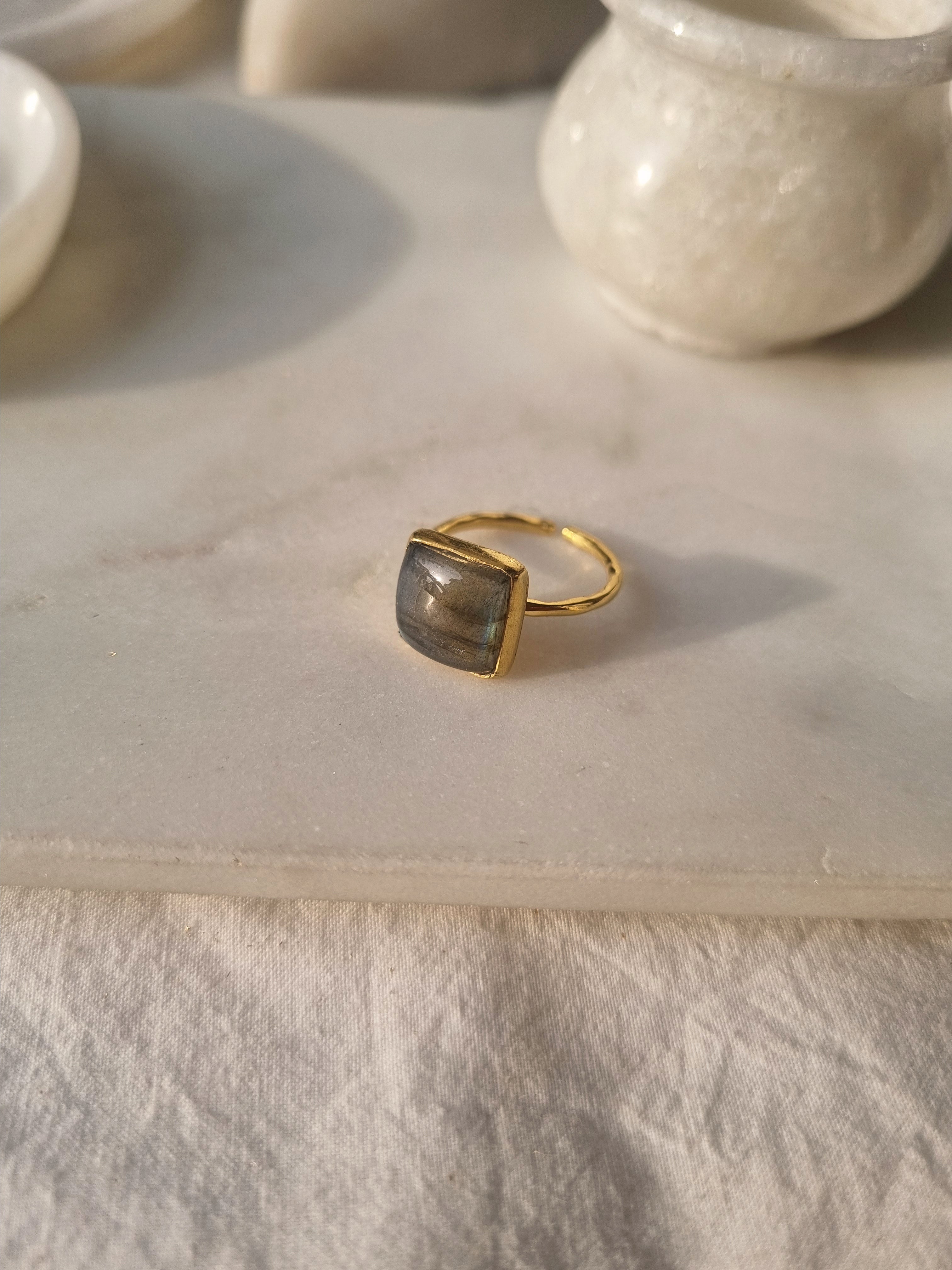 vasa - Labradorite Helix Ring