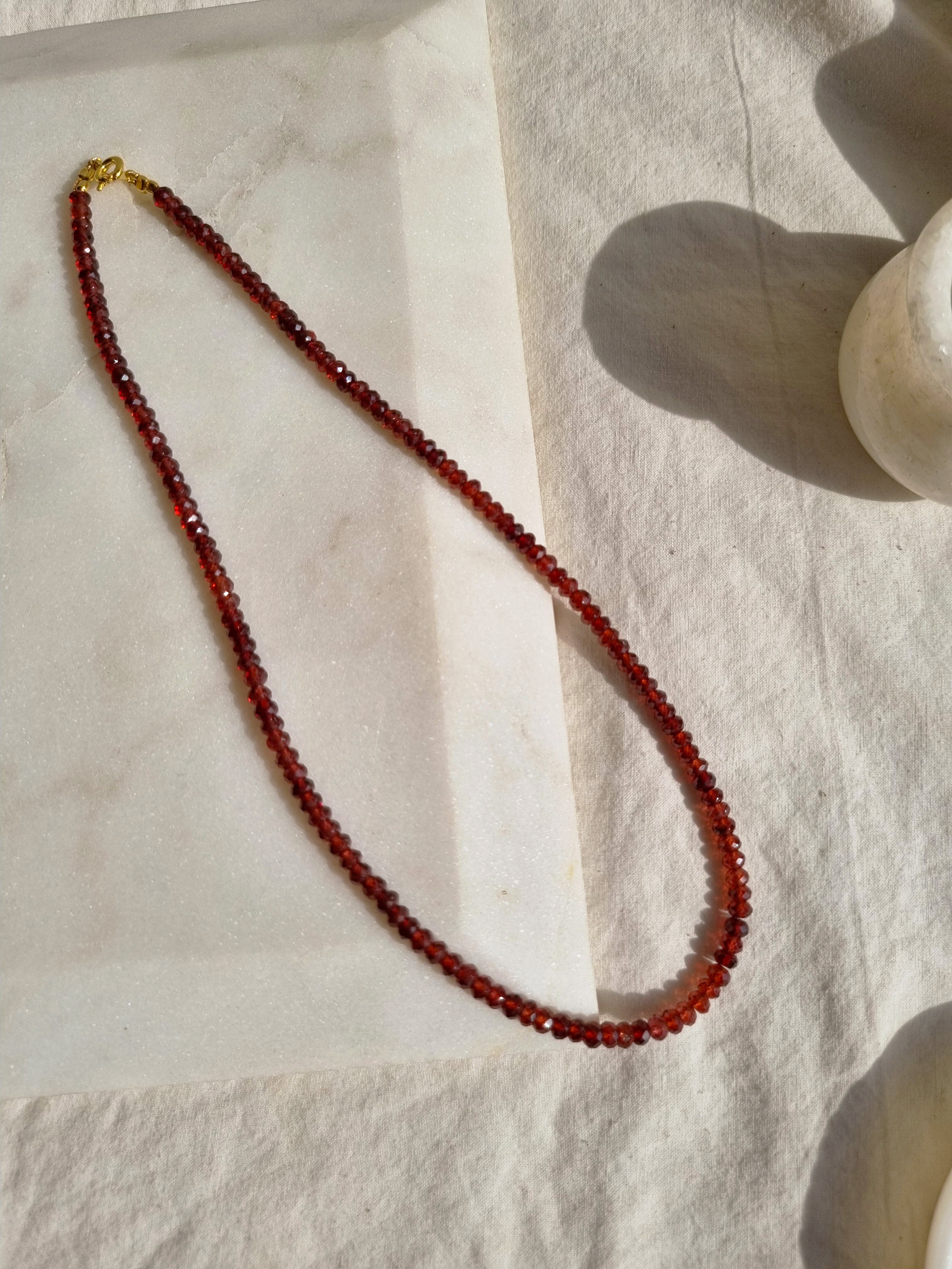 avar - Garnet Baati Strand