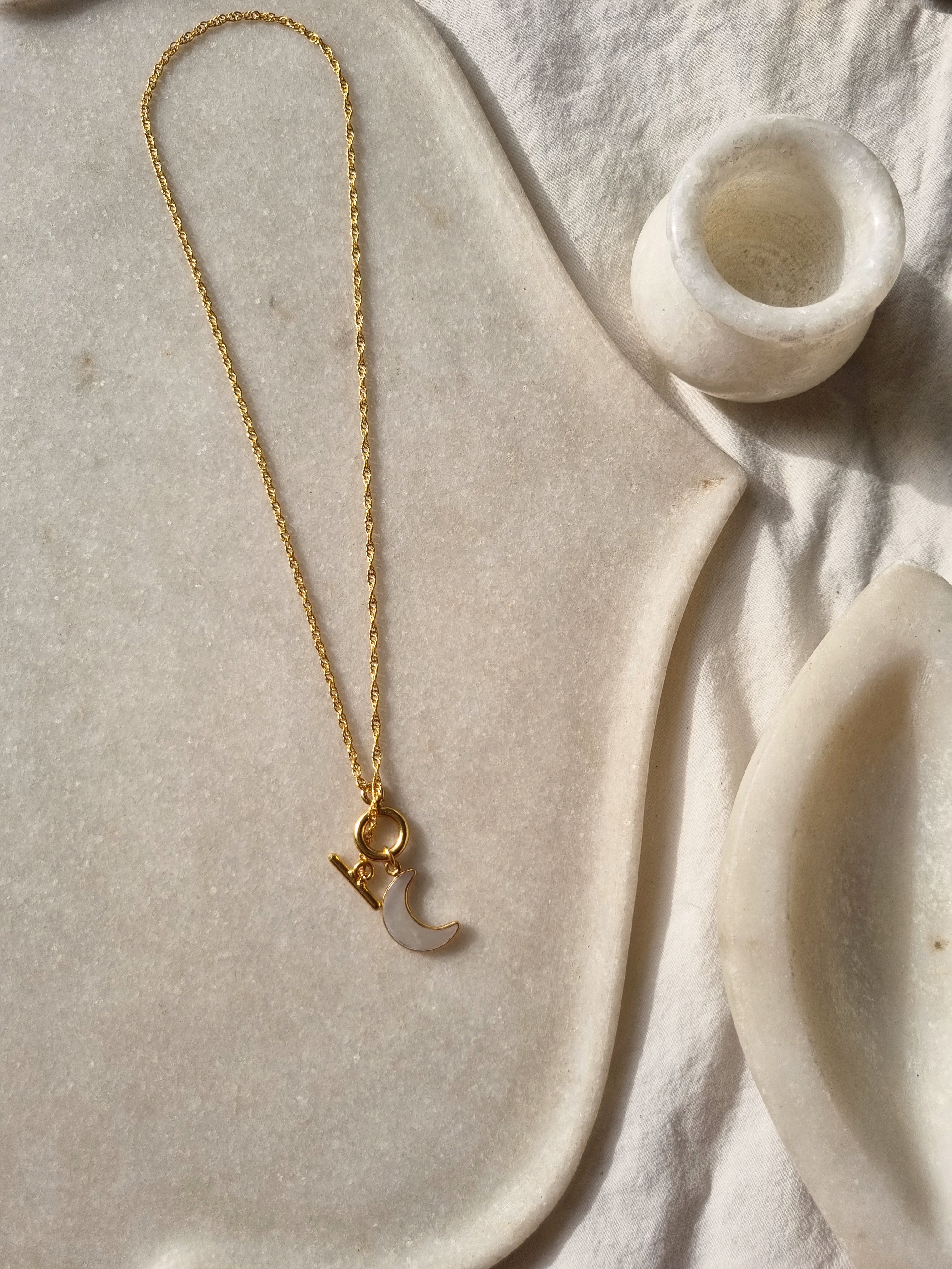 vara- White Moonstone Luna Toggle Pendant