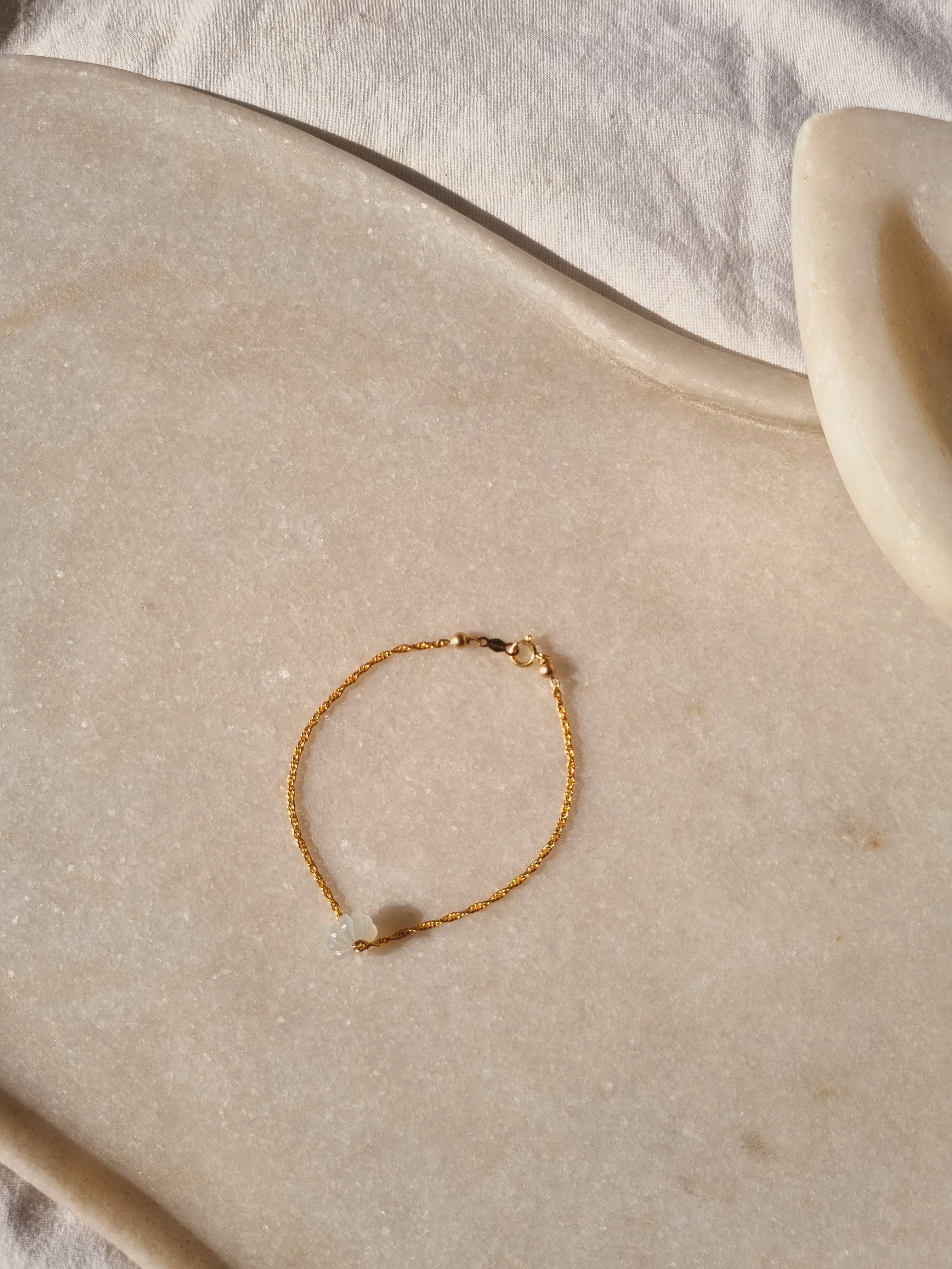 naru- White Moonstone Melon Bracelet