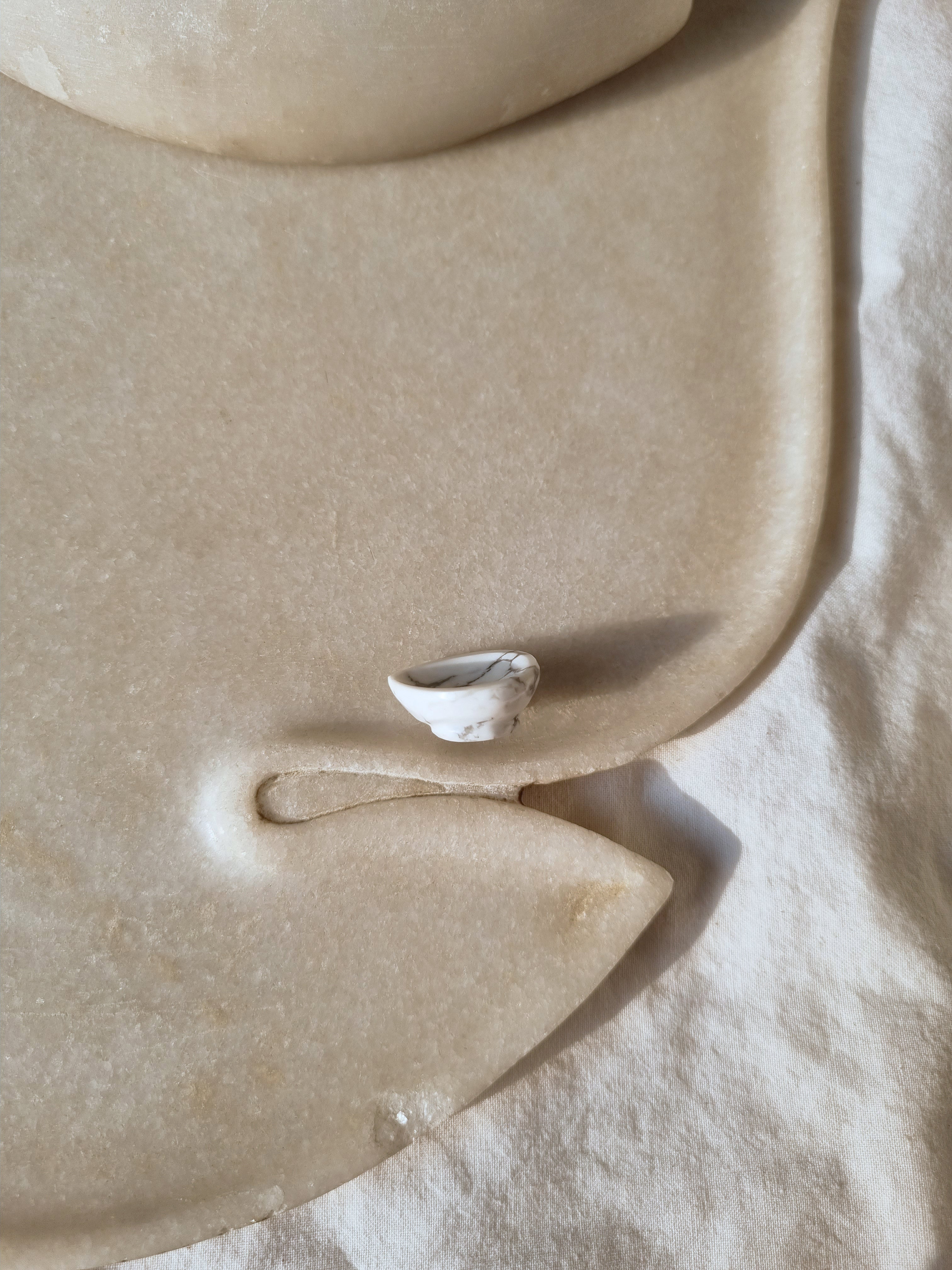 diya - Howlite miniature Lamp