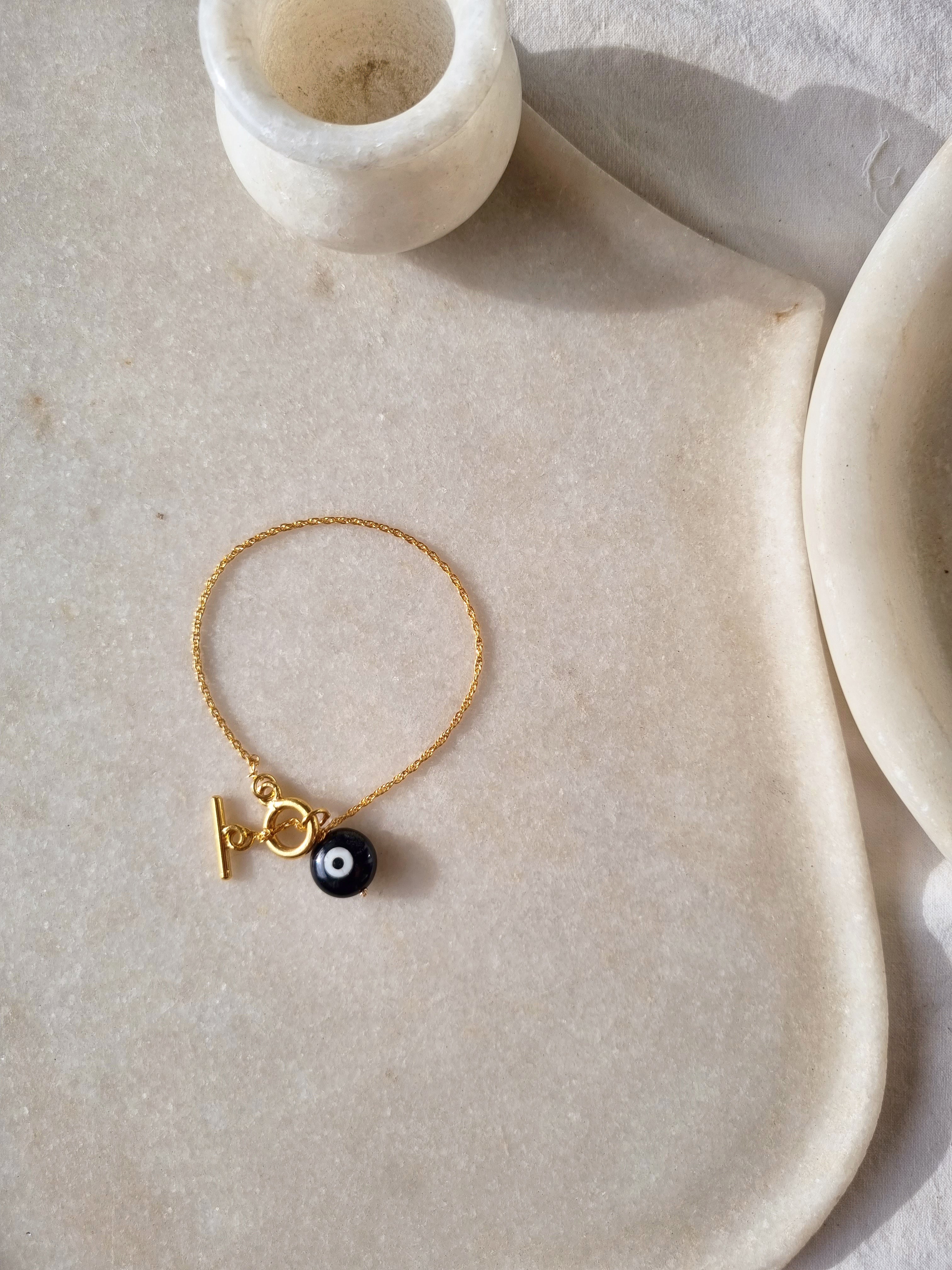 ayenan - Black Onyx Evil Eye Toggle Bracelet