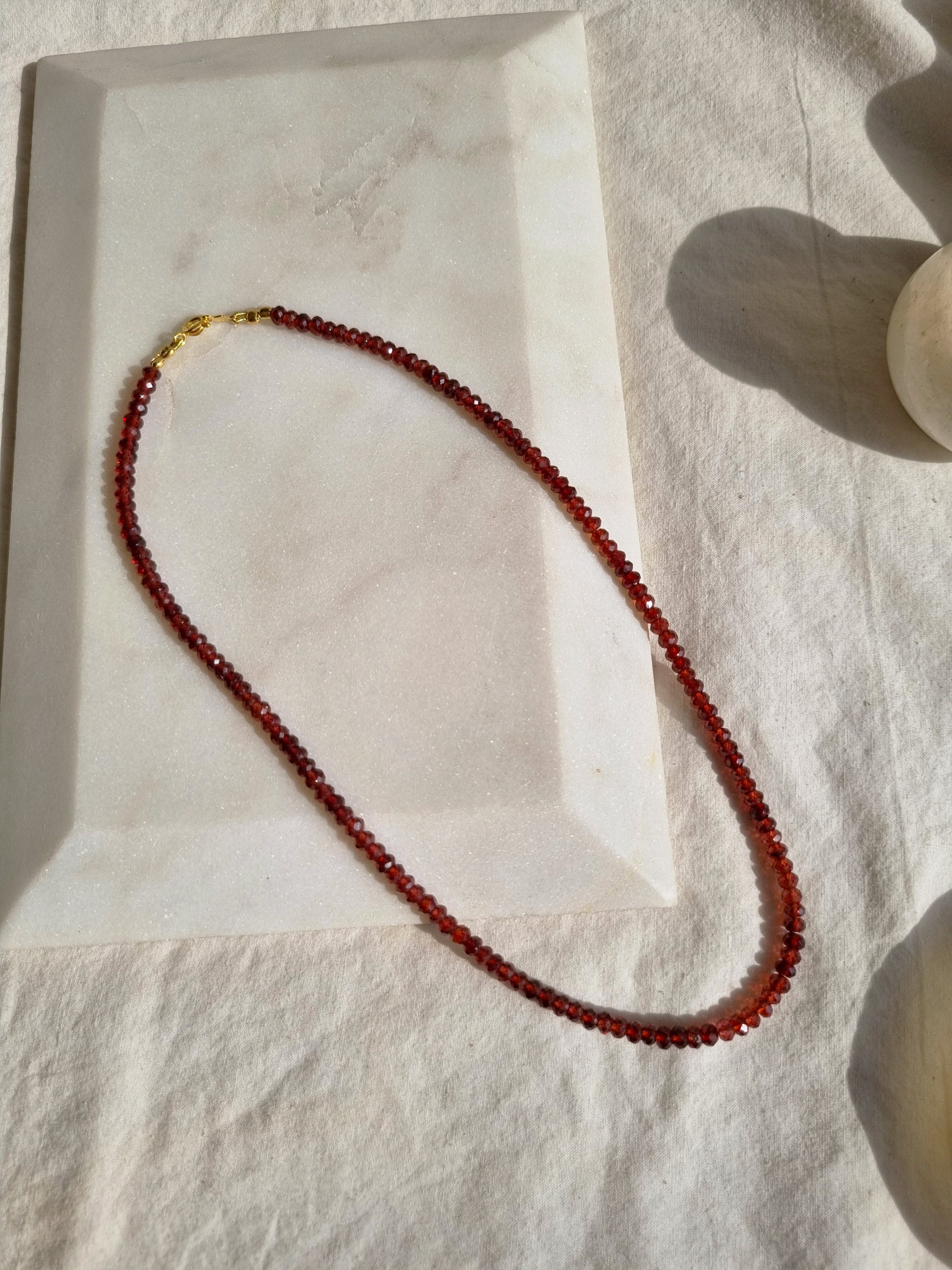 avar - Garnet Baati Strand