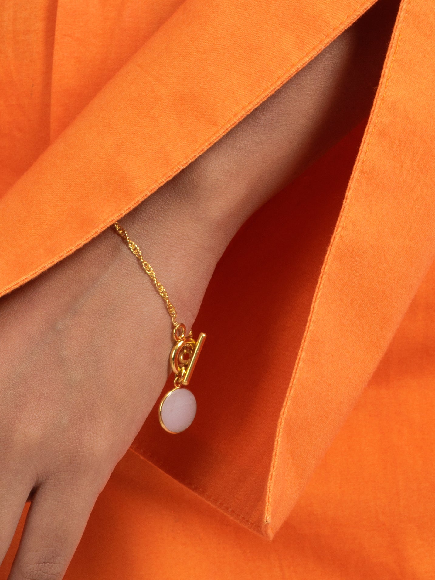 haas - White Moonstone Round Toggle Bracelet