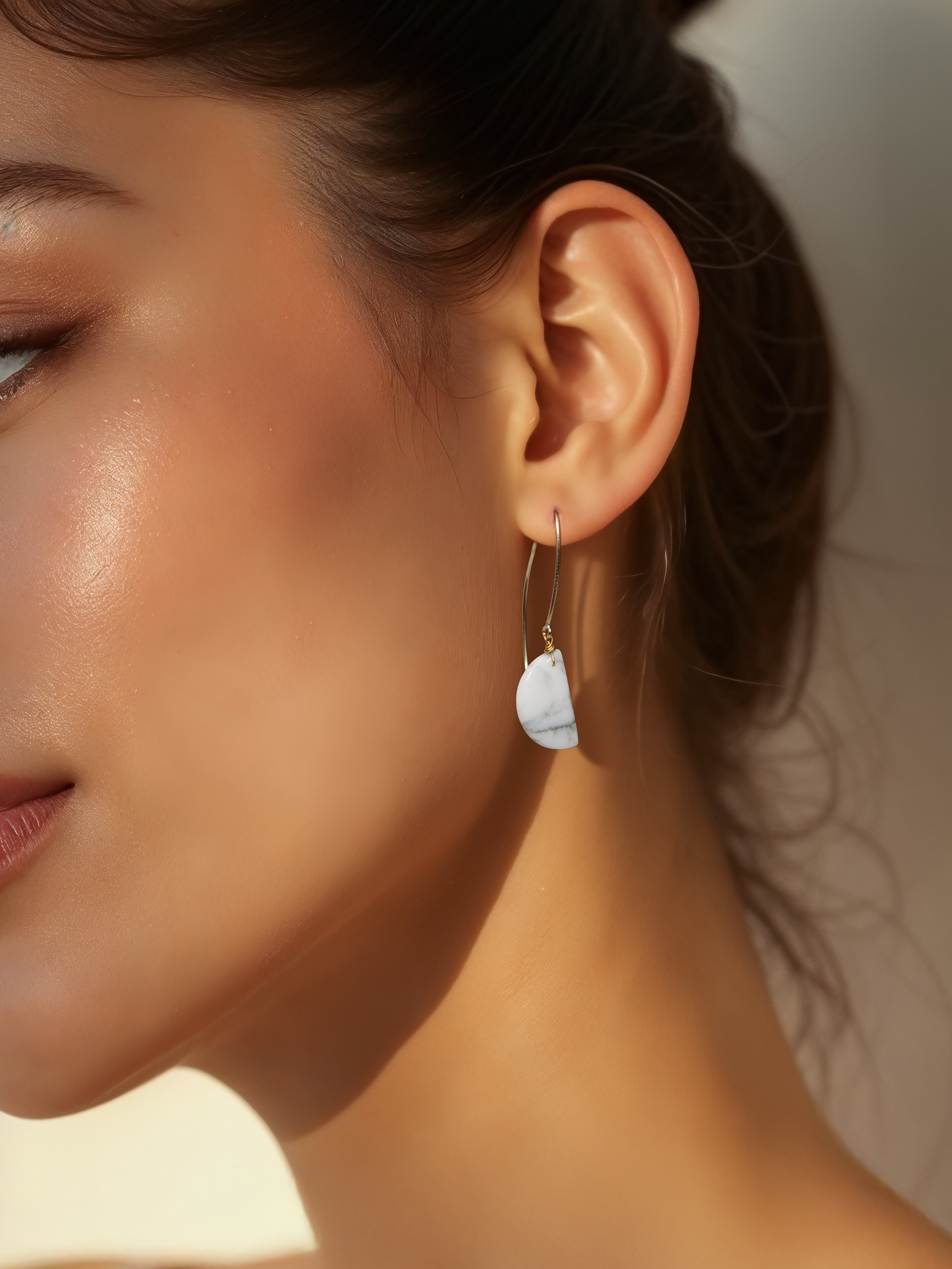 manava - Howlite D Marquise Earwire