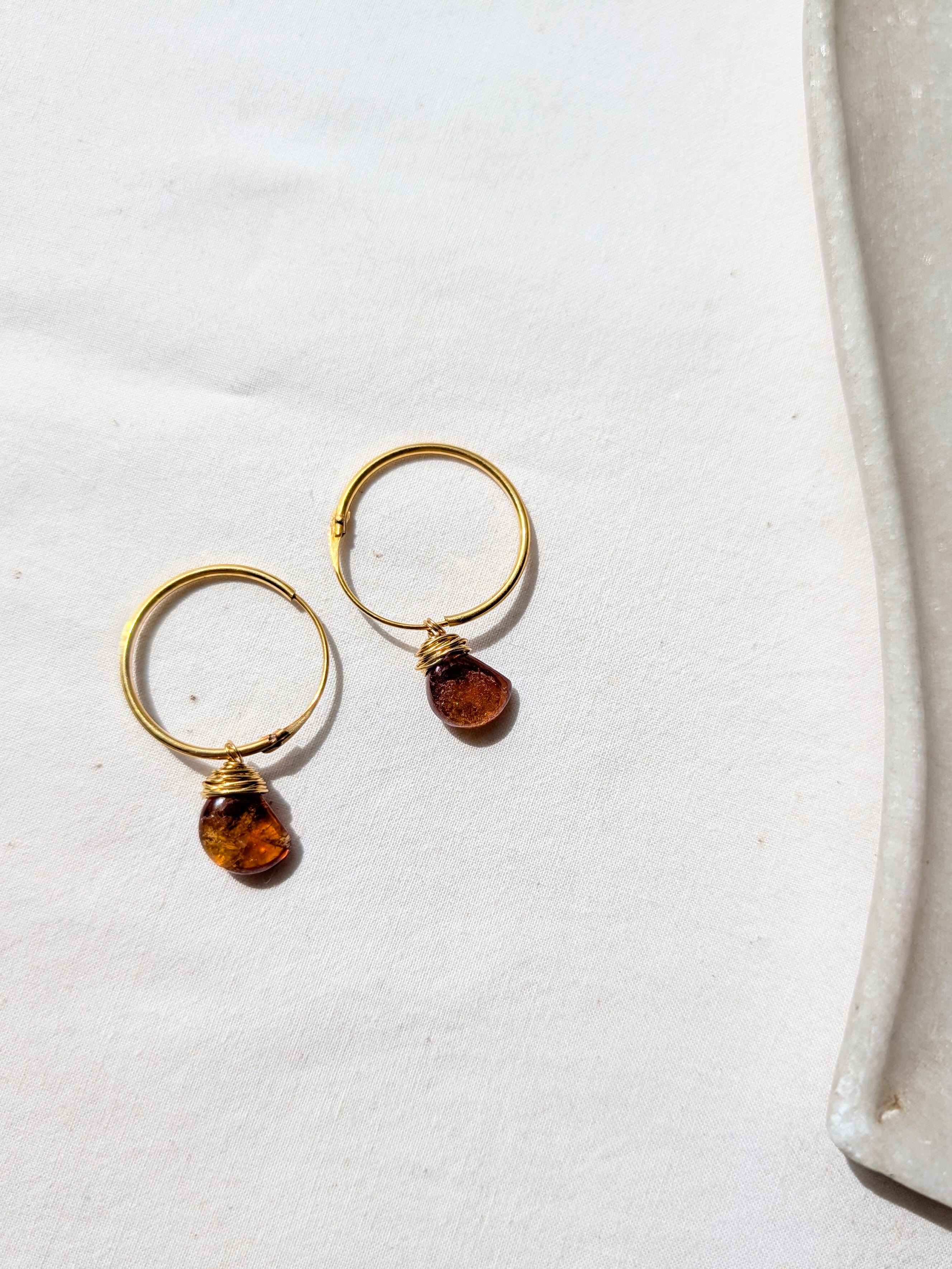 vars - Hessonite Quarter Moon Endless Hoops