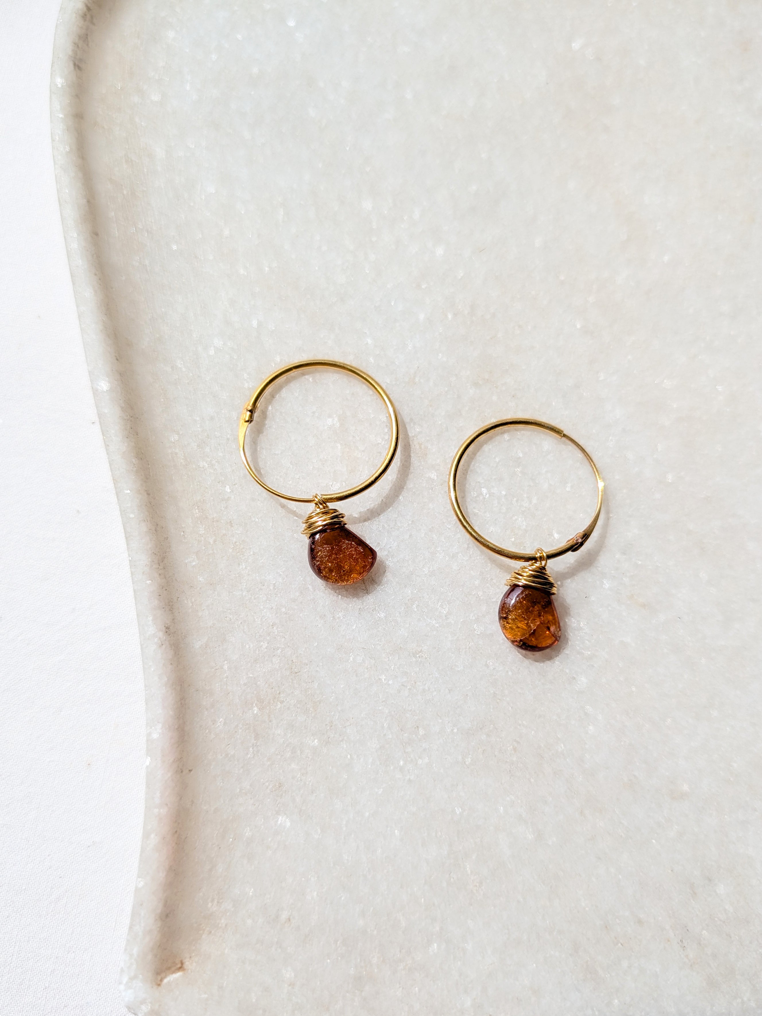 vars - Hessonite Quarter Moon Endless Hoops