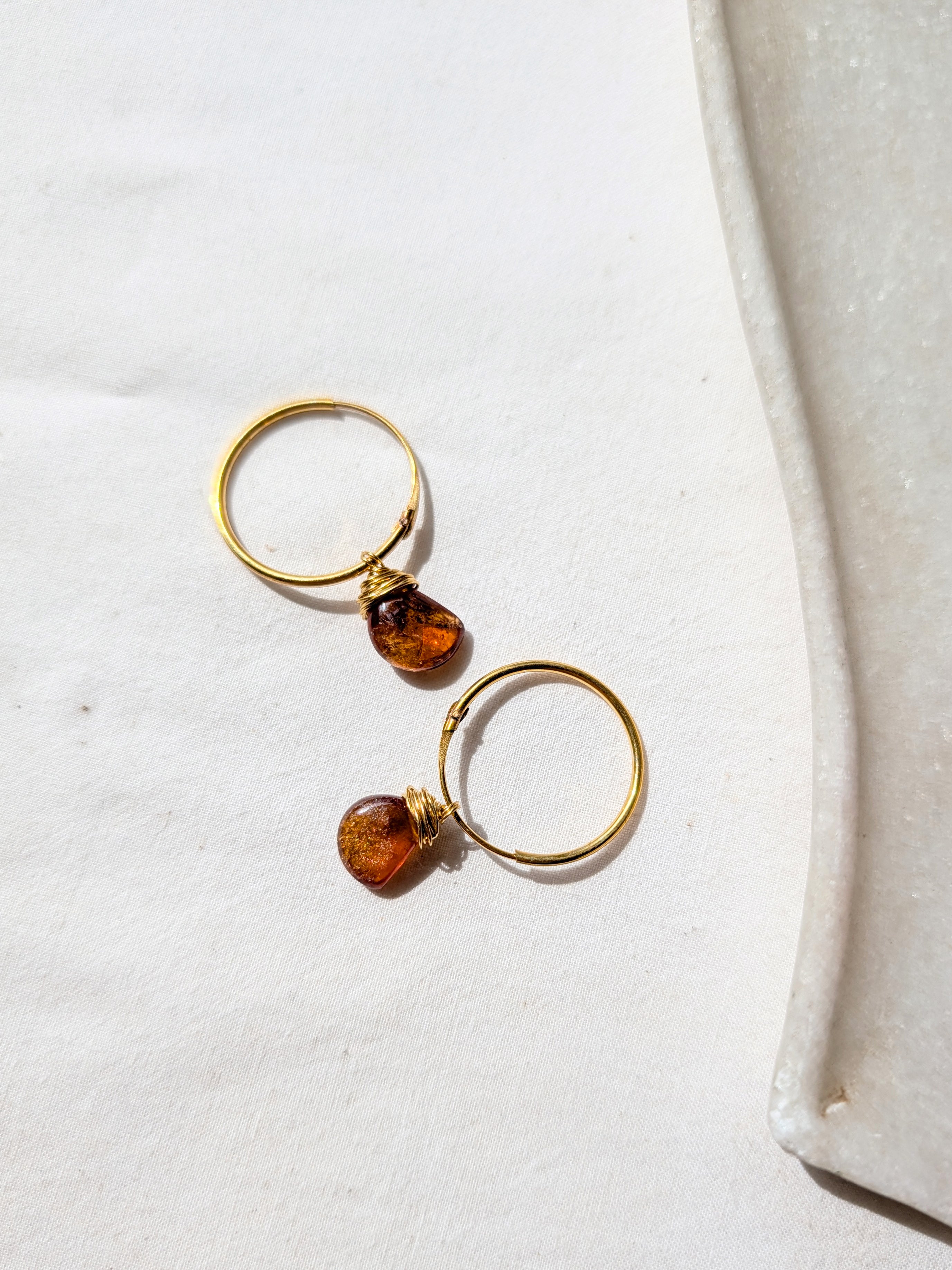vars - Hessonite Quarter Moon Endless Hoops
