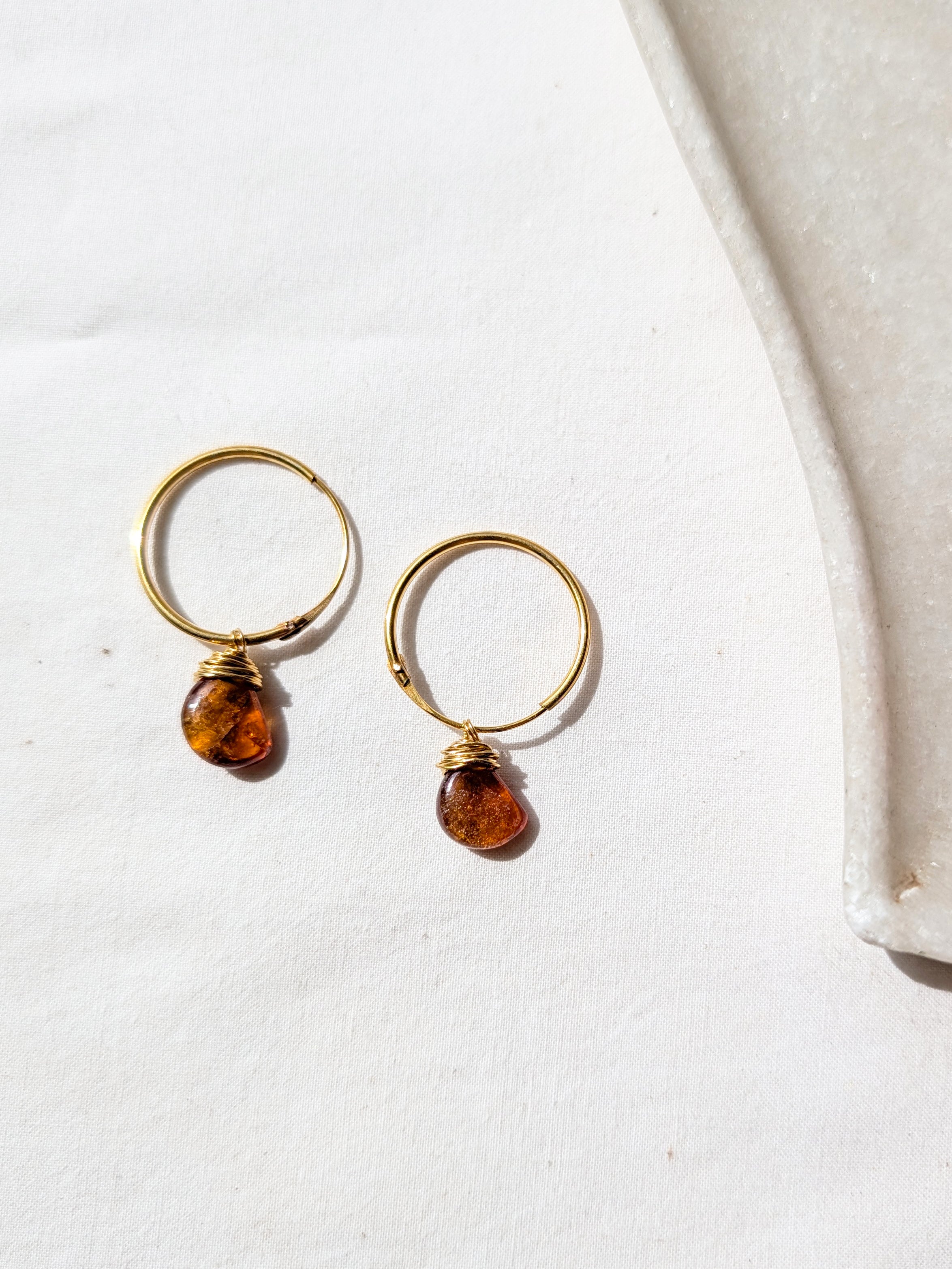vars - Hessonite Quarter Moon Endless Hoops