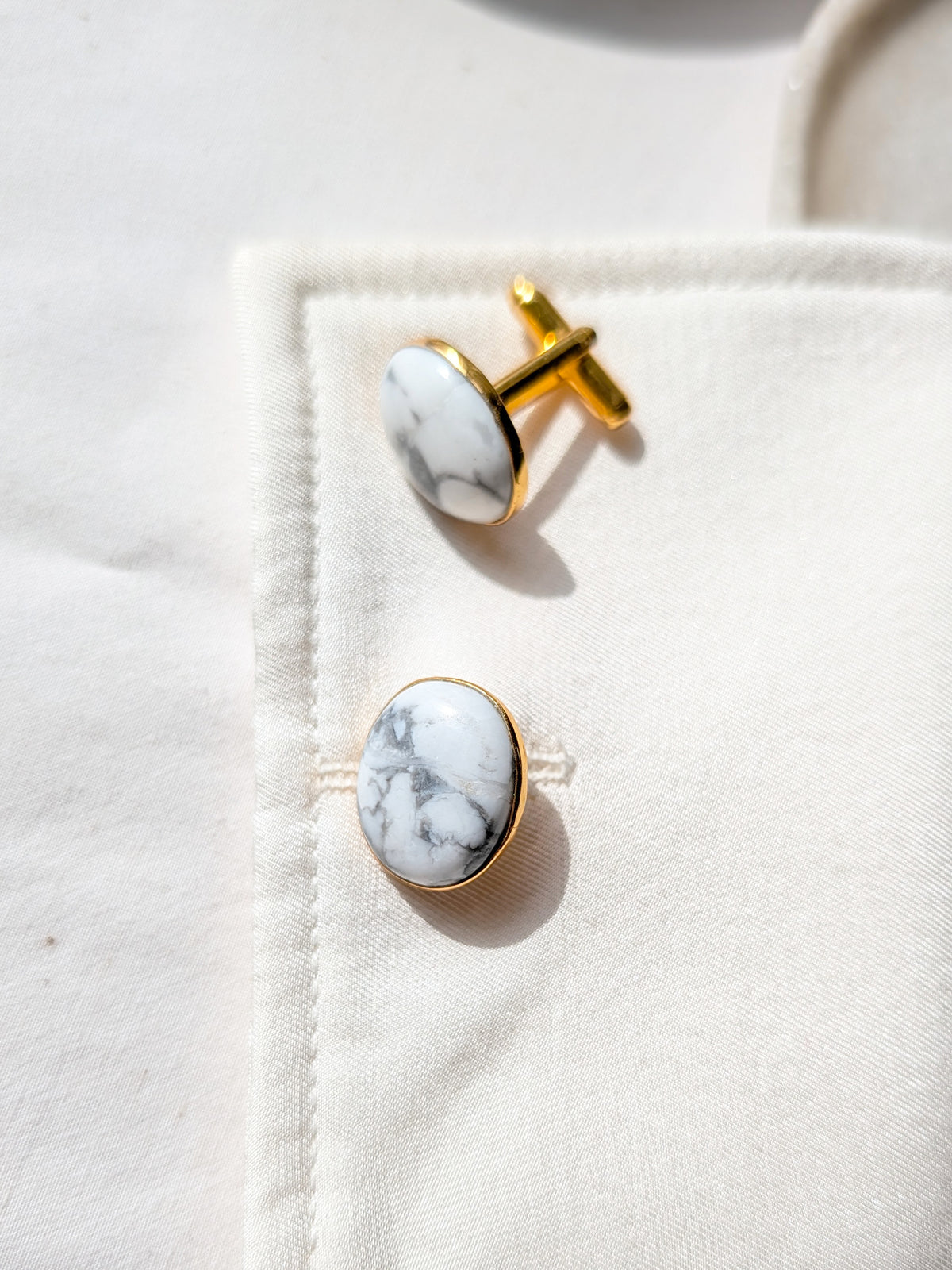 vanae - Howlite Oval Cufflinks