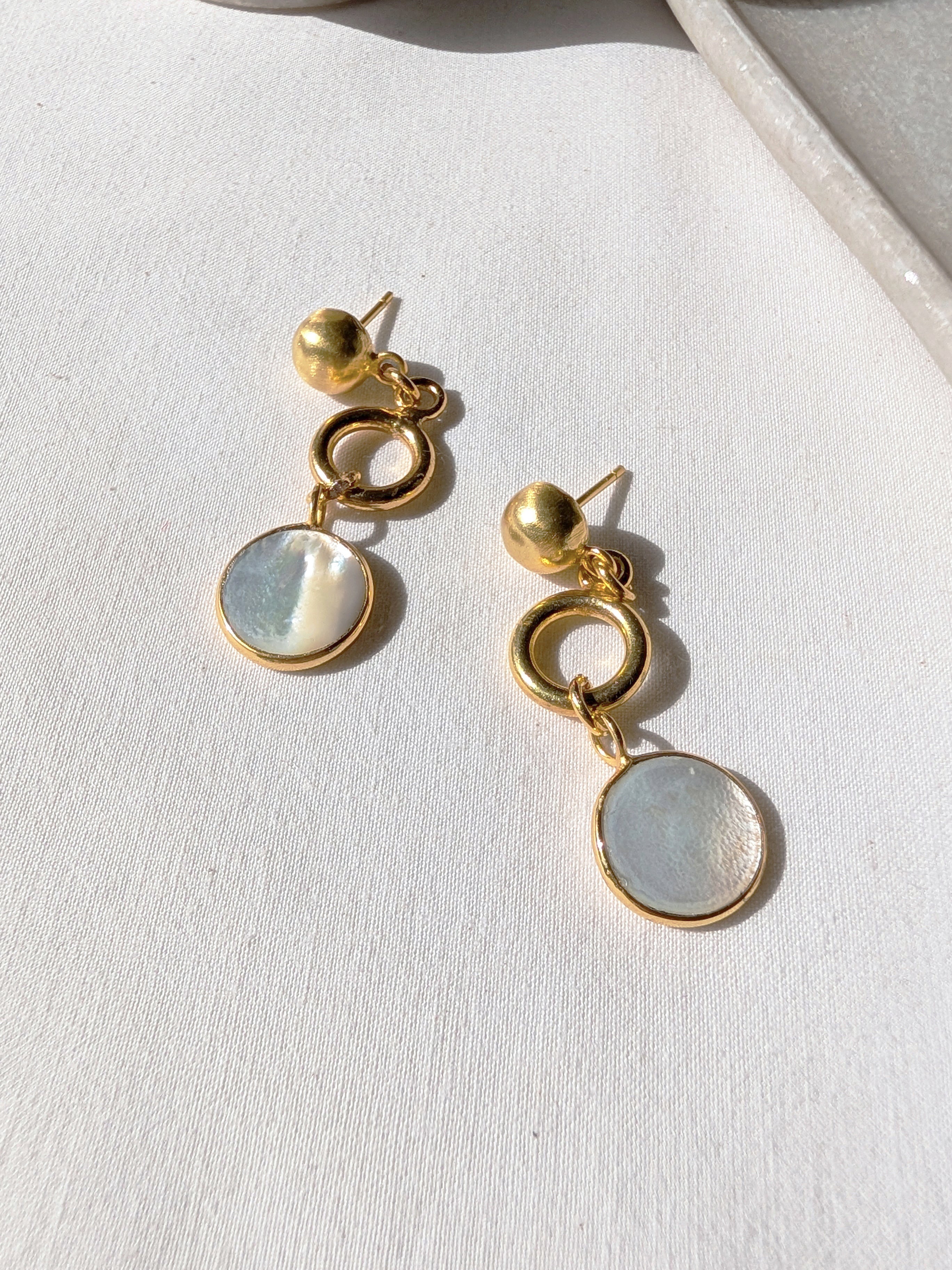 haes - Mother of Pearl Round Stud Danglers