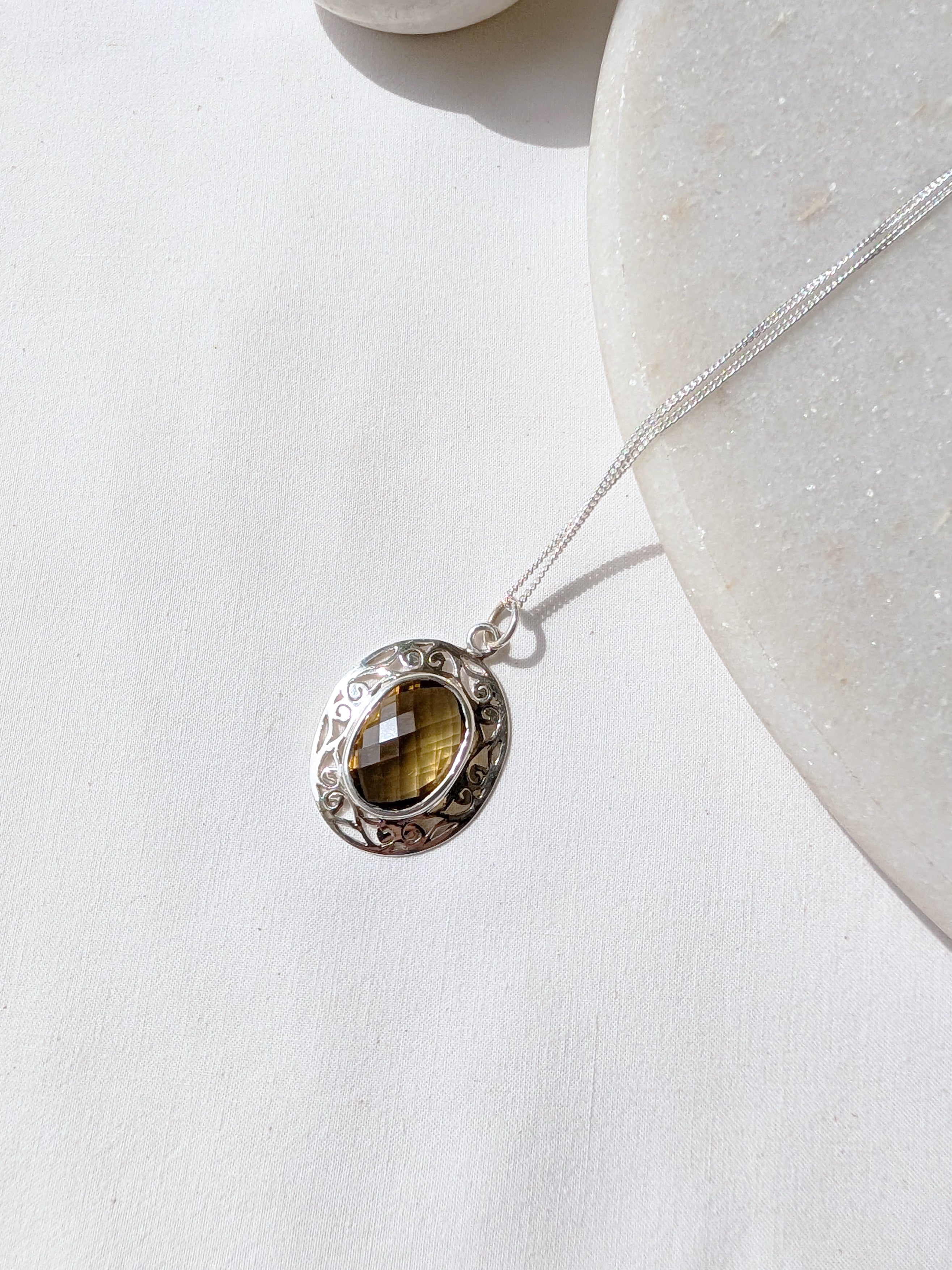 vani - Whisky Quartz Oval Jali Pendant