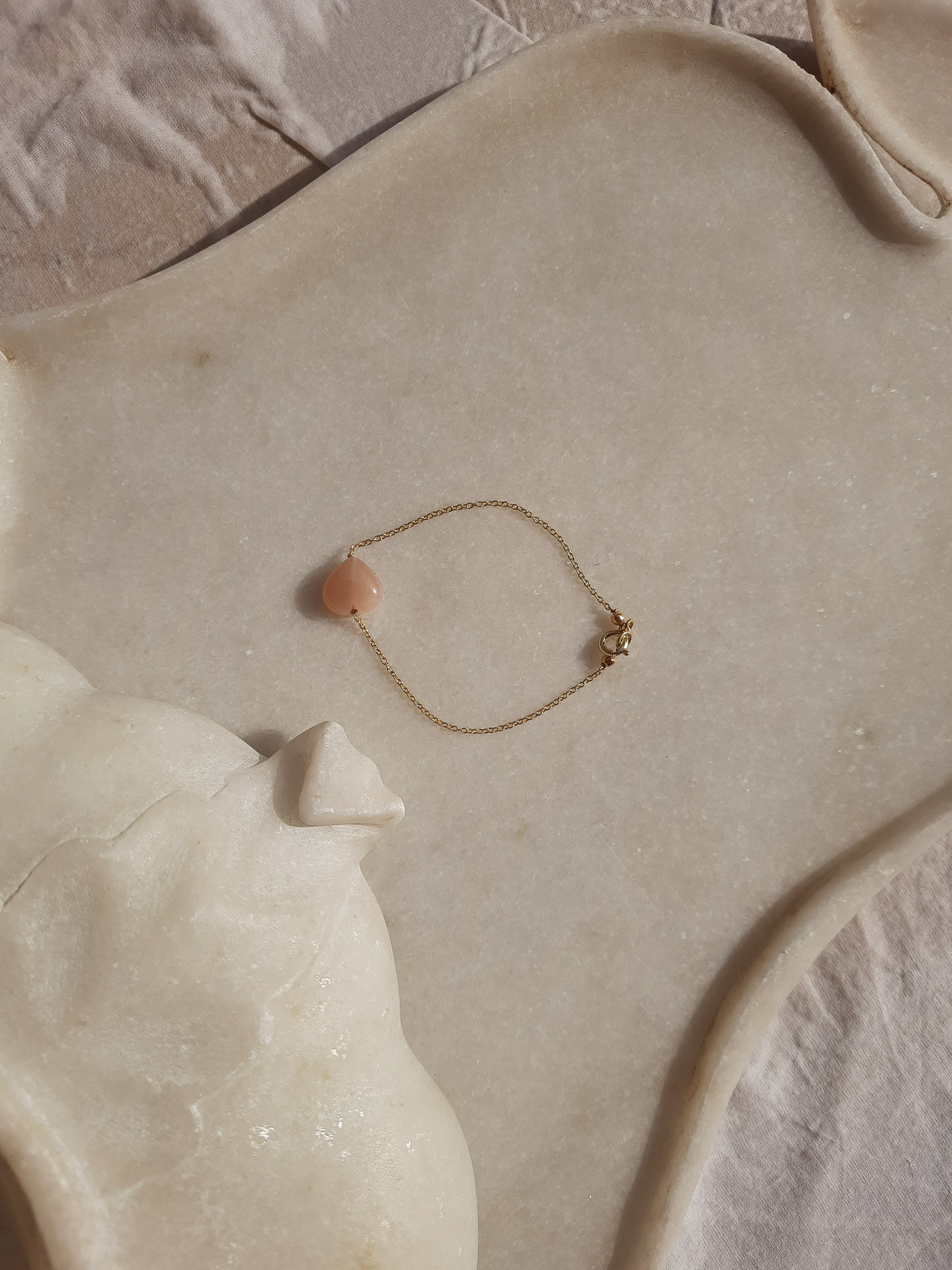 kauri - Peach Moonstone Heart Bracelet