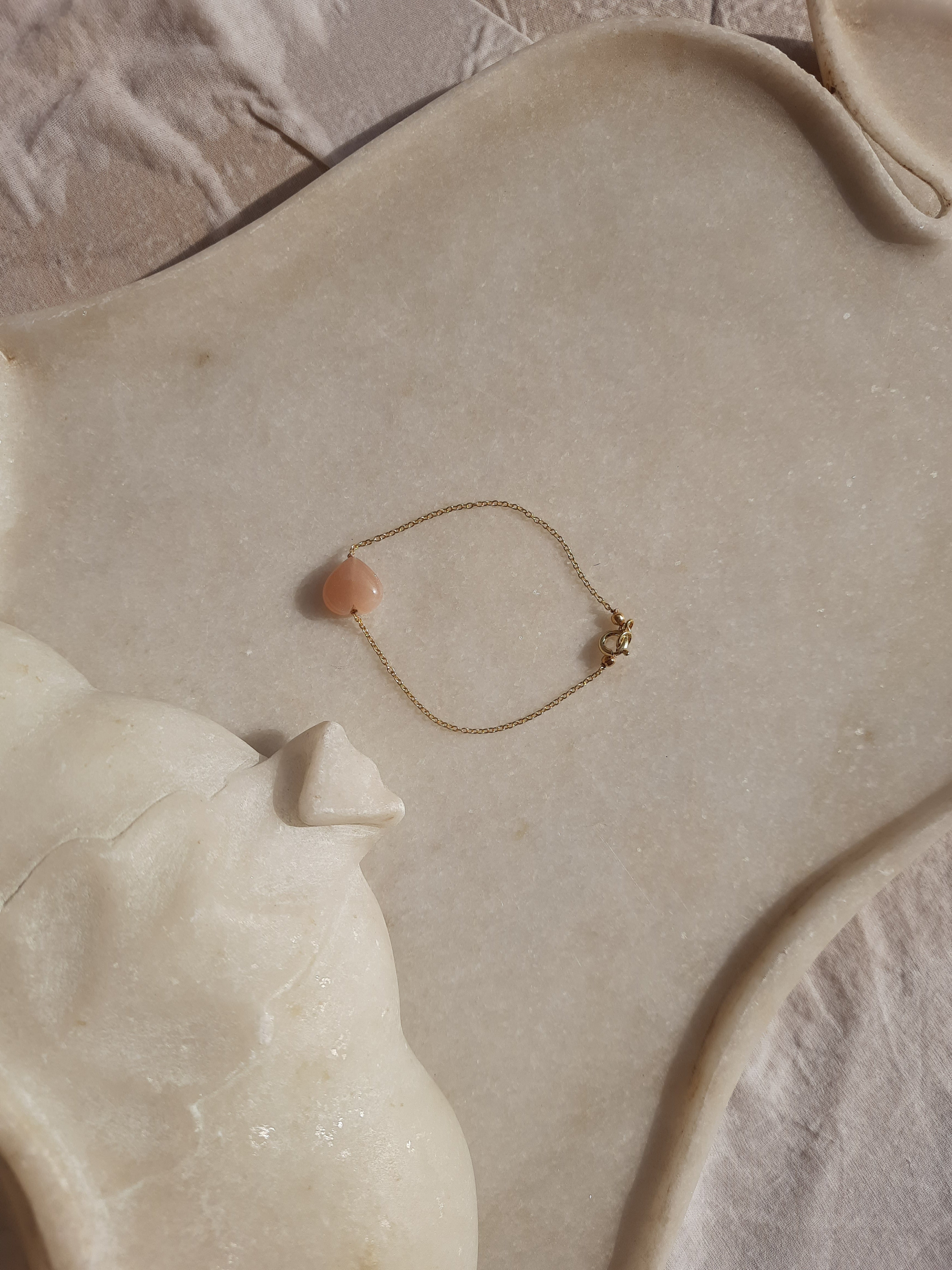 arsat - Peach Moonstone Heart Bracelet