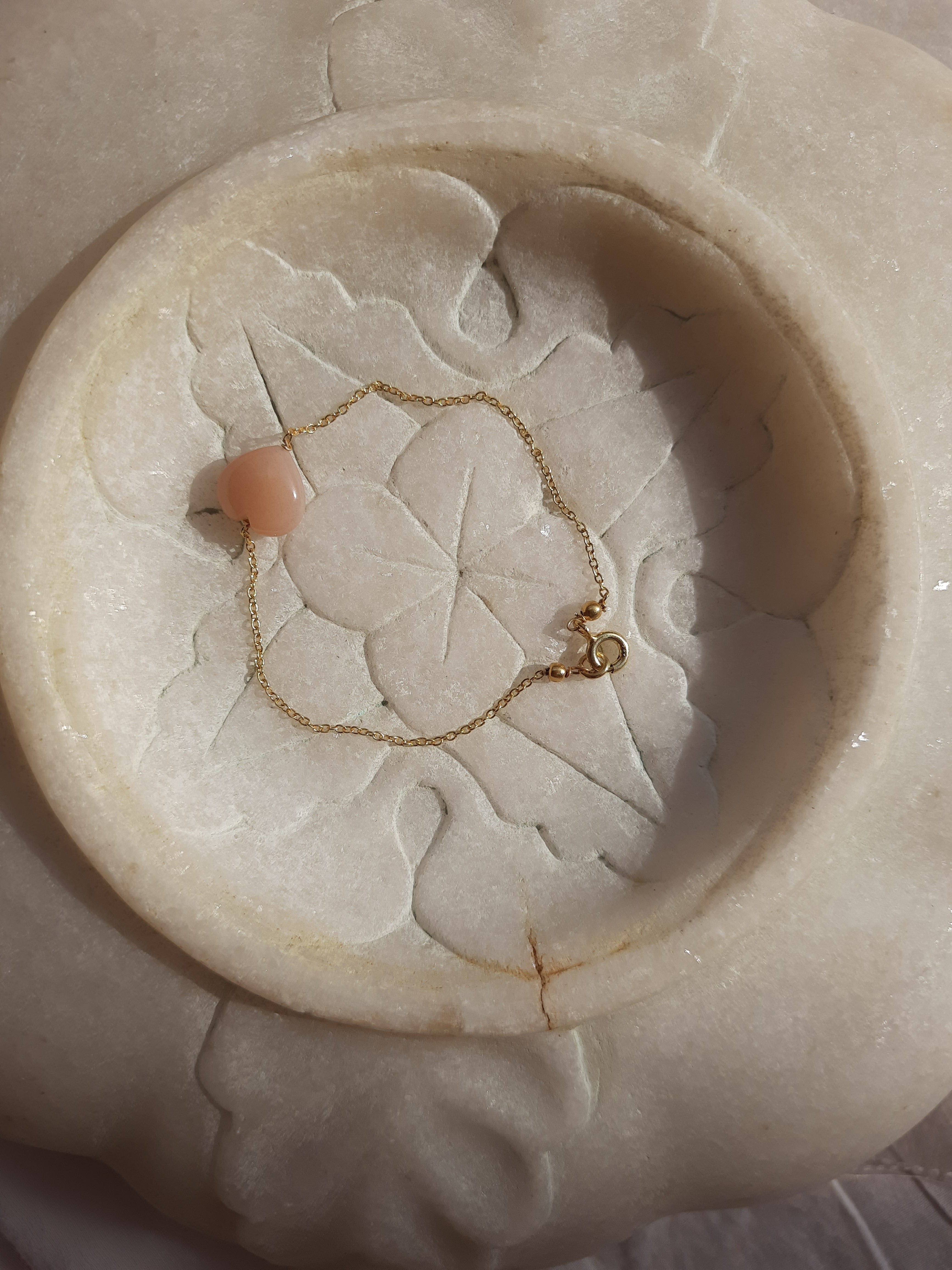 kauri - Peach Moonstone Heart Bracelet