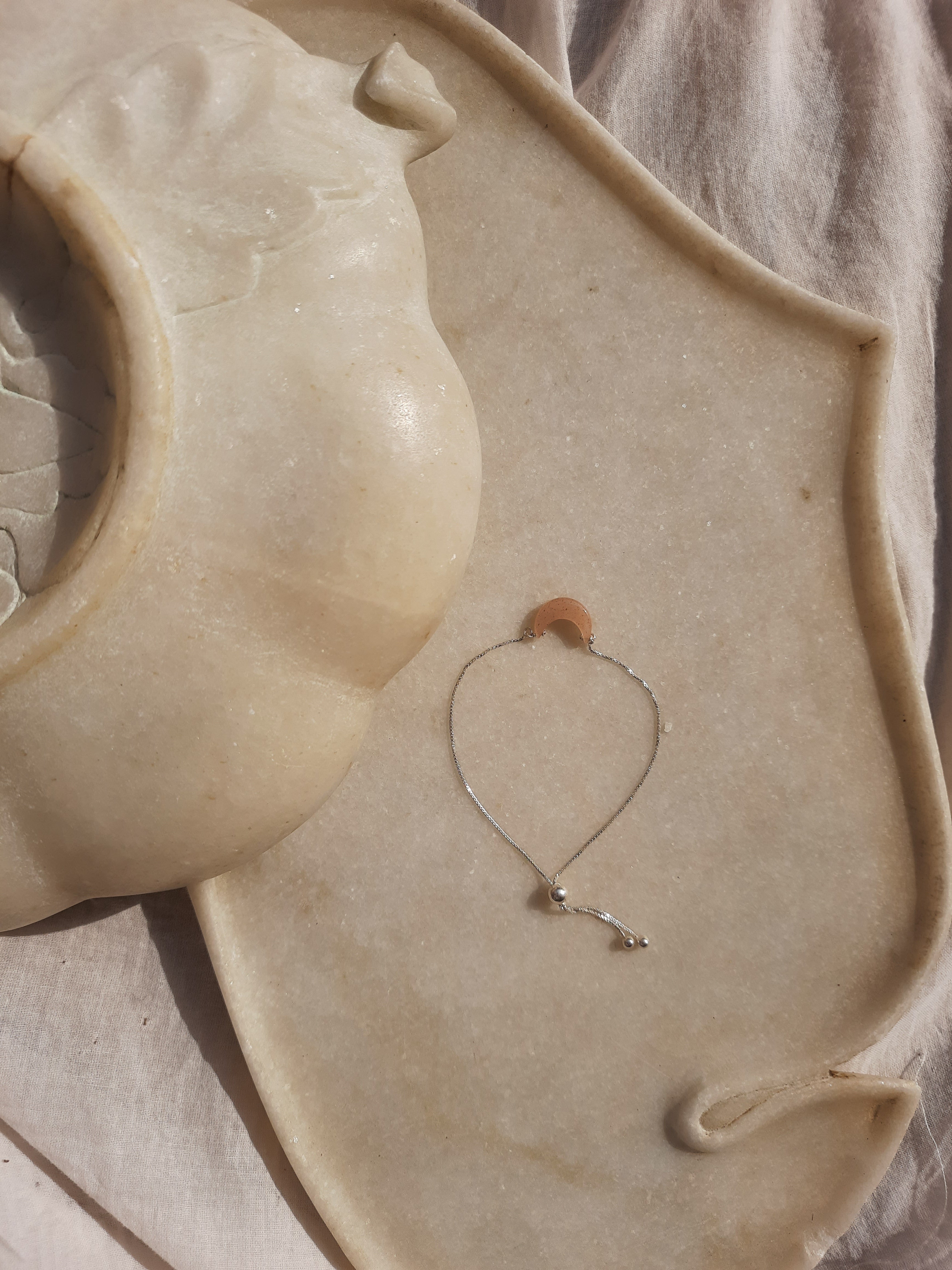 varaya - Peach moonstone Luna Bracelet