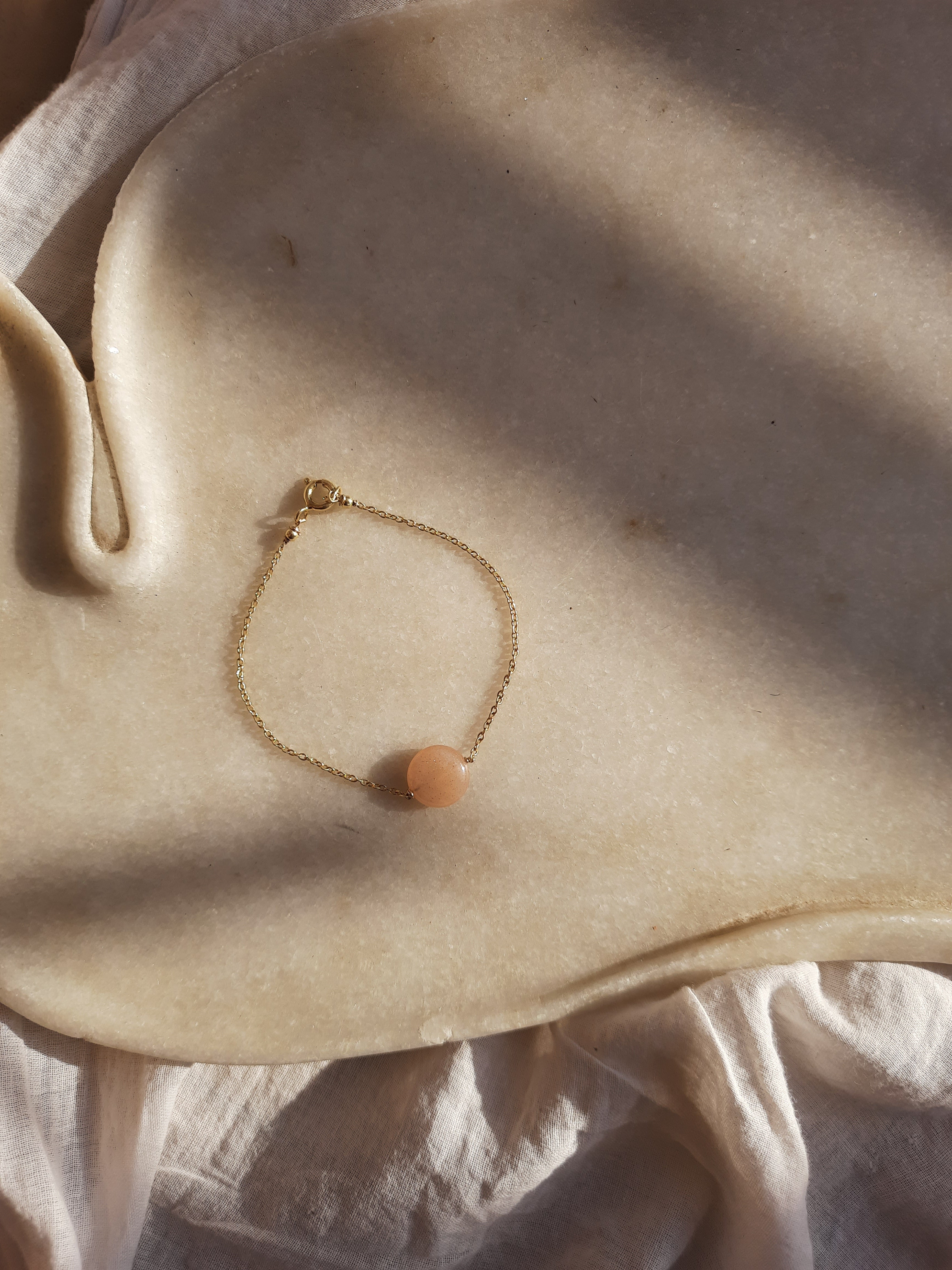 śrima - Peach Moonstone Round Bracelet