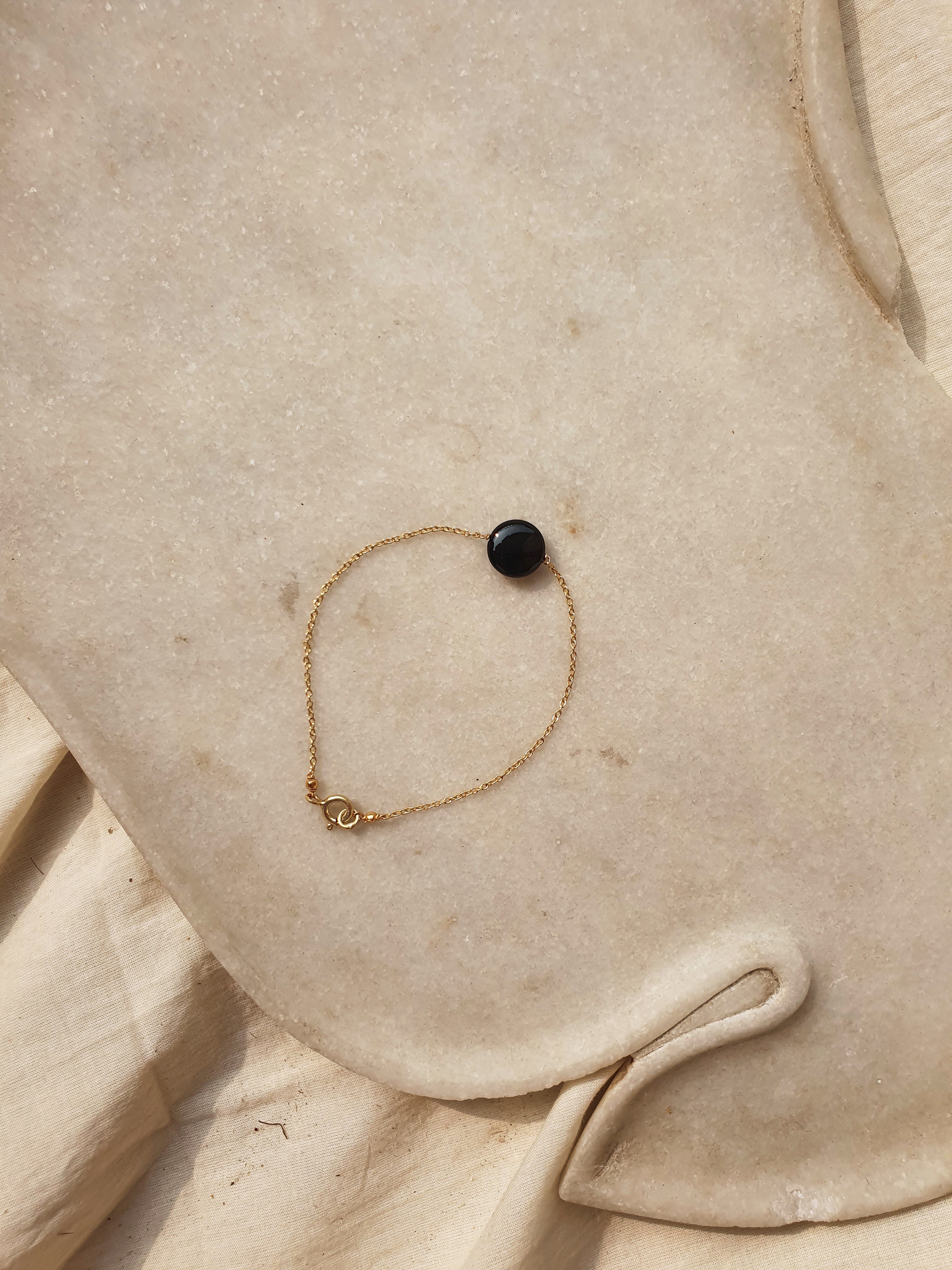 lavate - Black Onyx Round Charm Bracelet