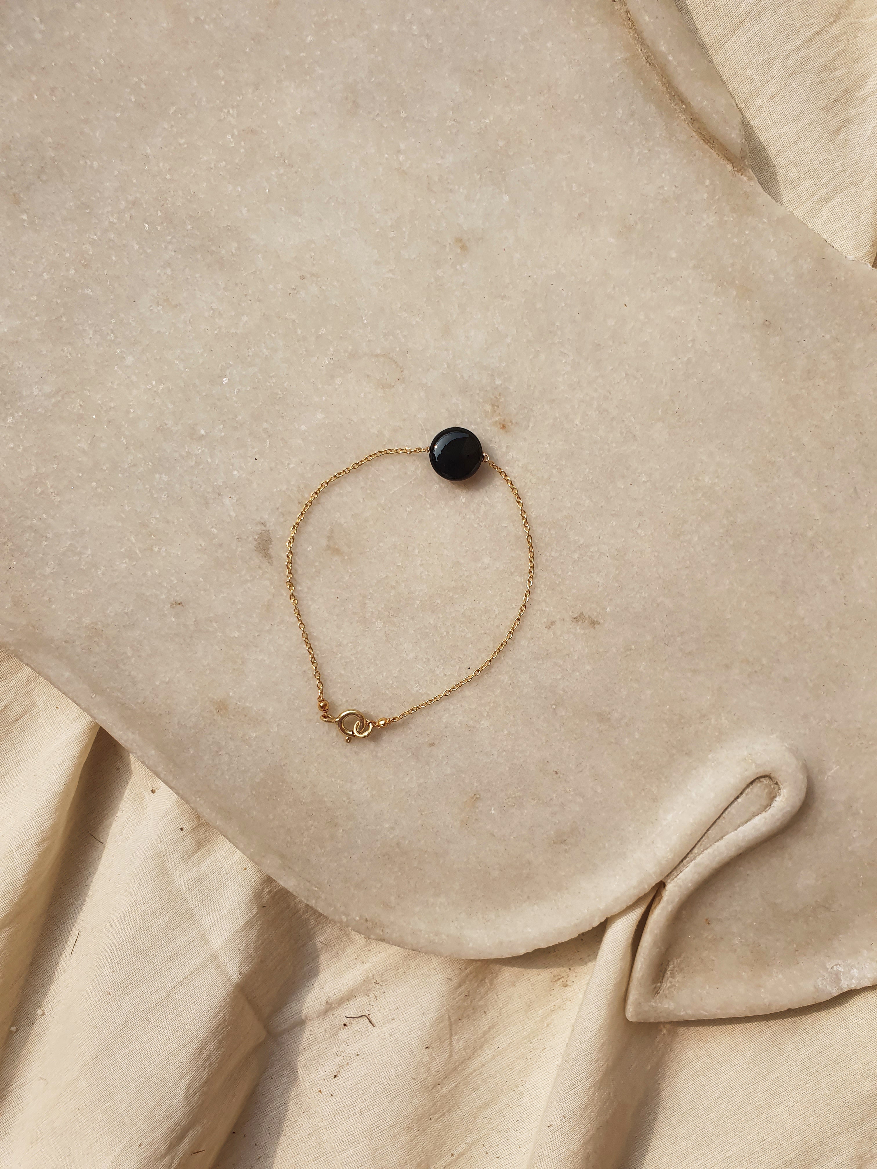 lavate - Black Onyx Round Charm Bracelet