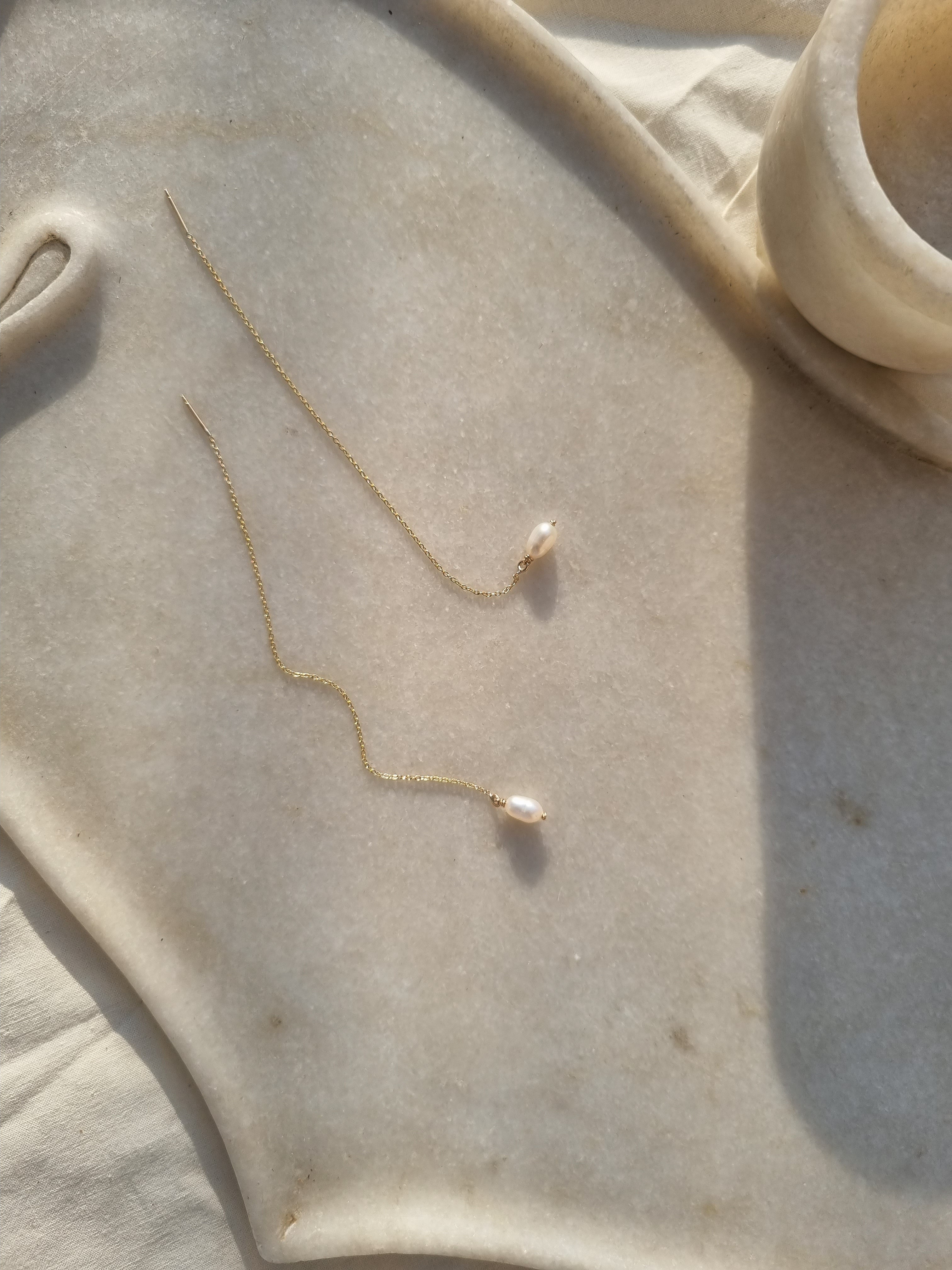 ṭhī́va - Pearl Threader Earrings